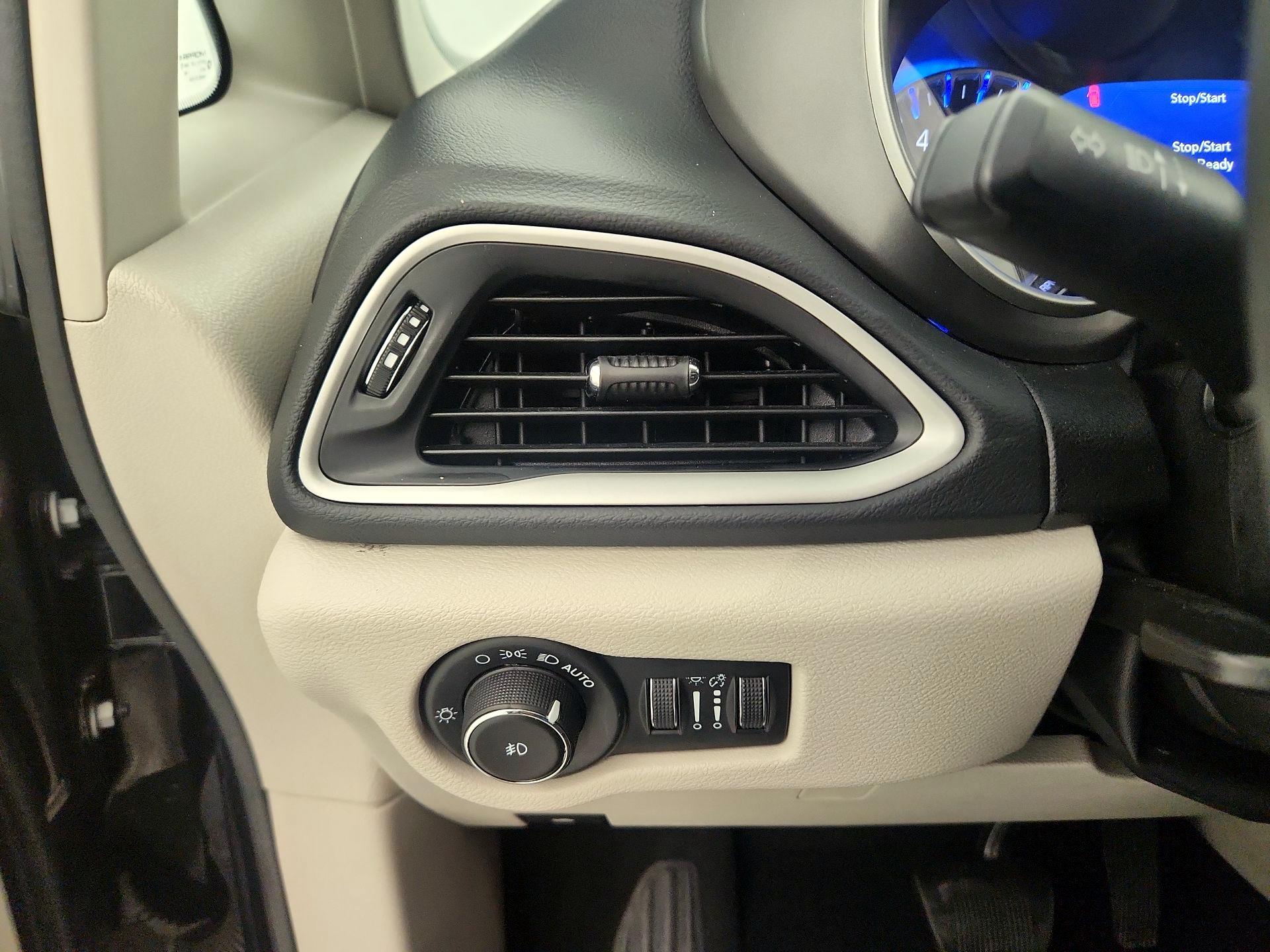 Thumbnail: 2023 Chrysler Pacifica - 13