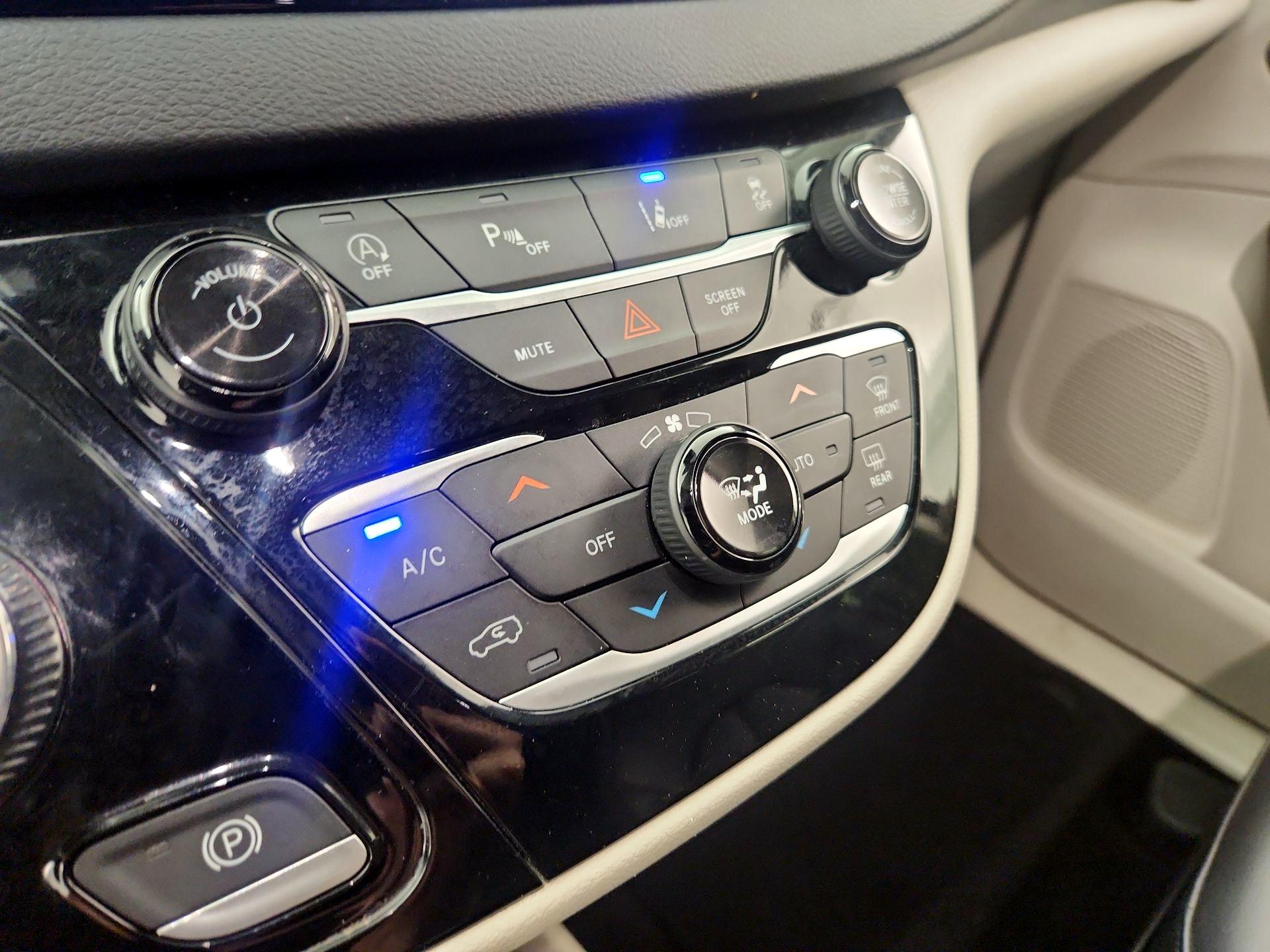 Thumbnail: 2023 Chrysler Pacifica - 16