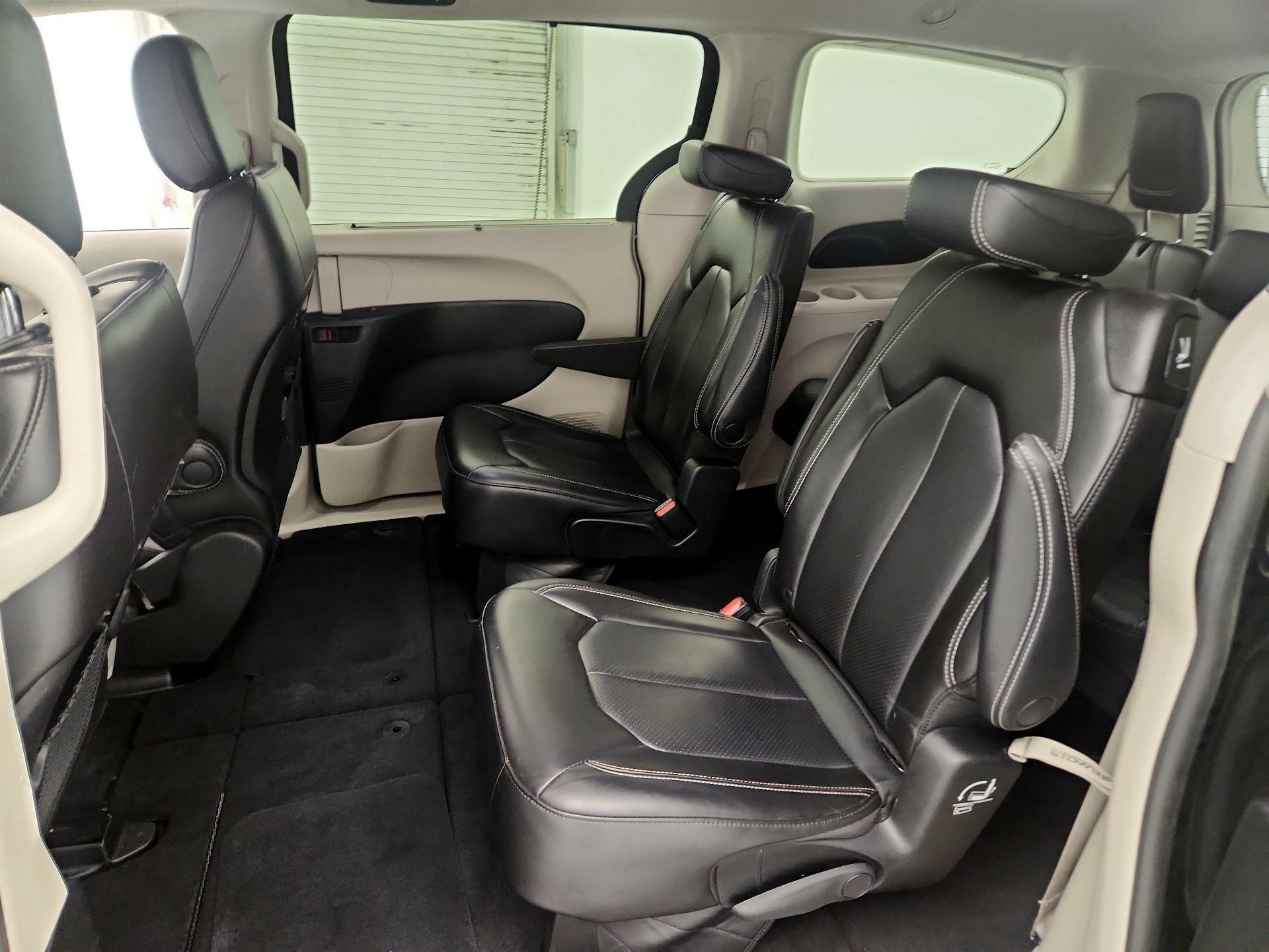 Thumbnail: 2023 Chrysler Pacifica - 19