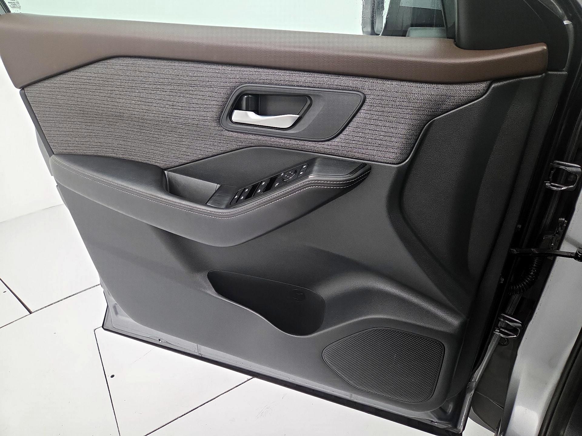 Thumbnail: 2021 Nissan Rogue - 12