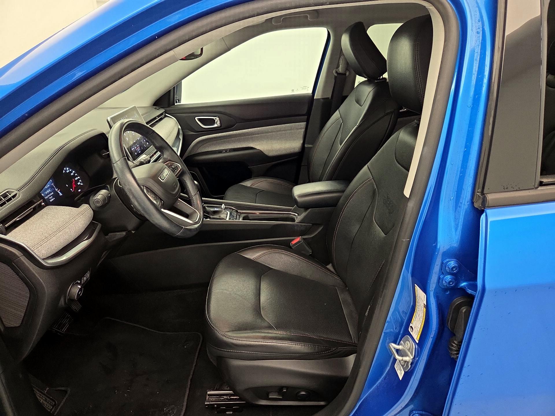 Thumbnail: 2022 Jeep Compass - 11