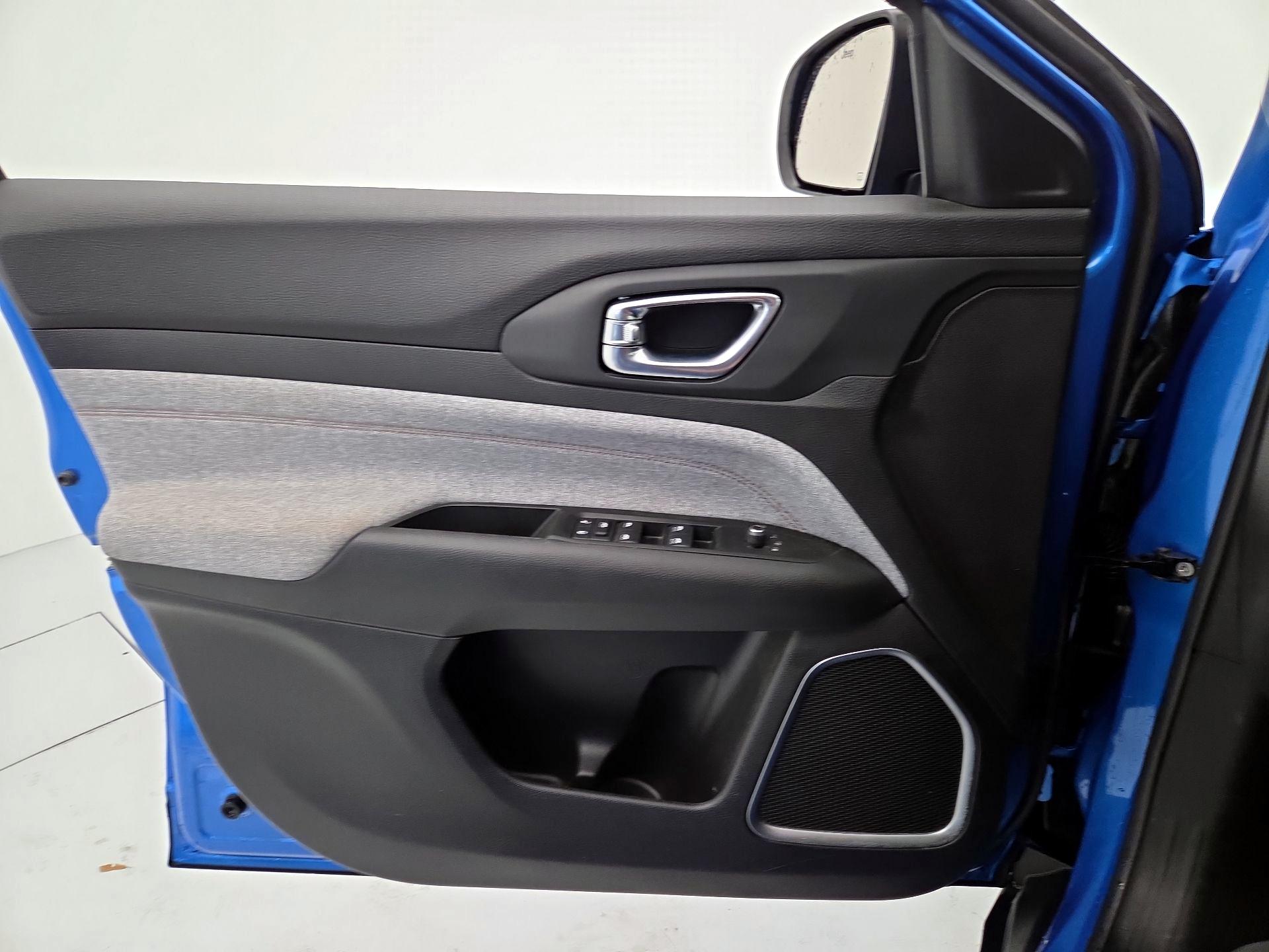 Thumbnail: 2022 Jeep Compass - 12