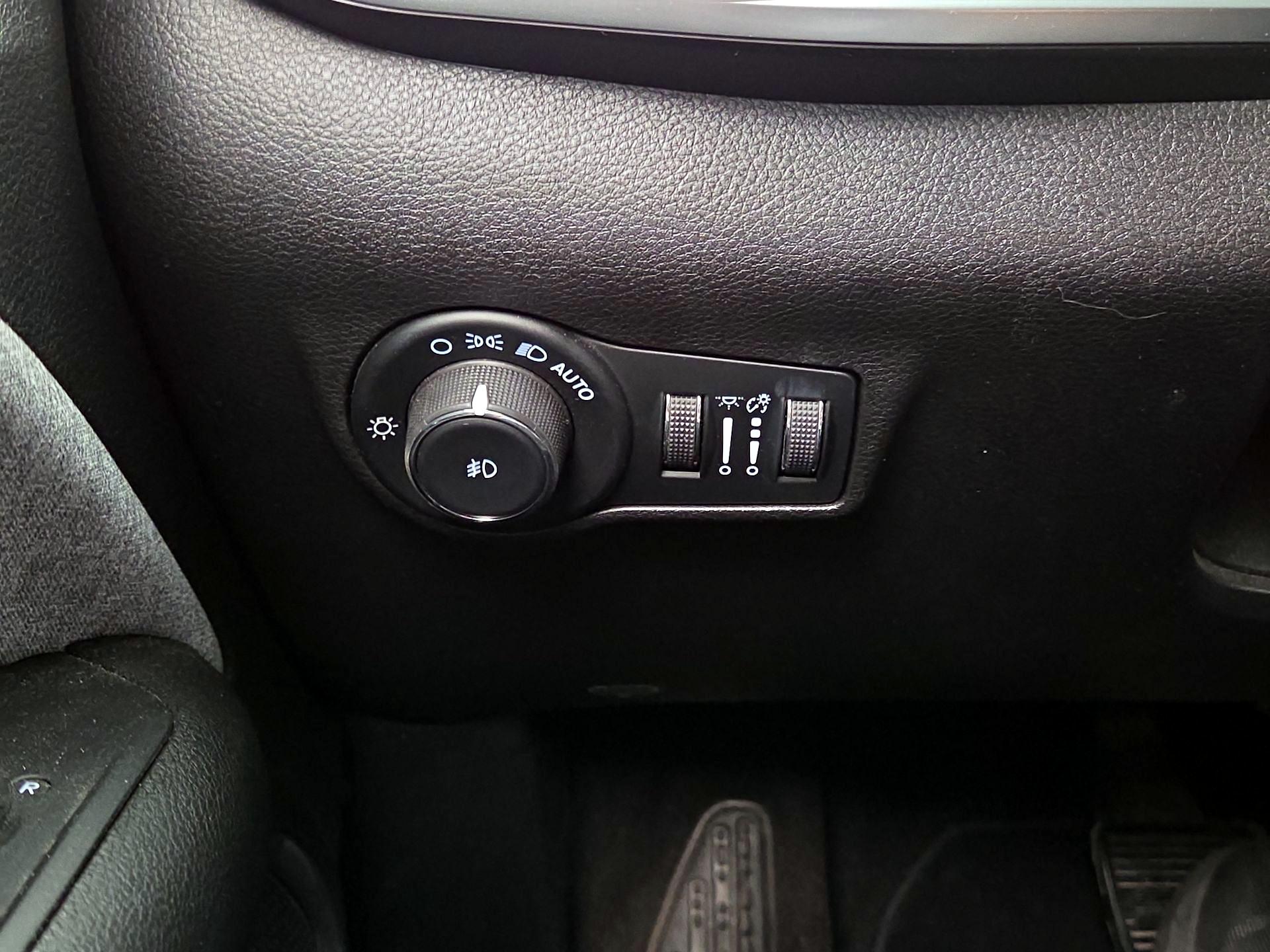 Thumbnail: 2022 Jeep Compass - 13