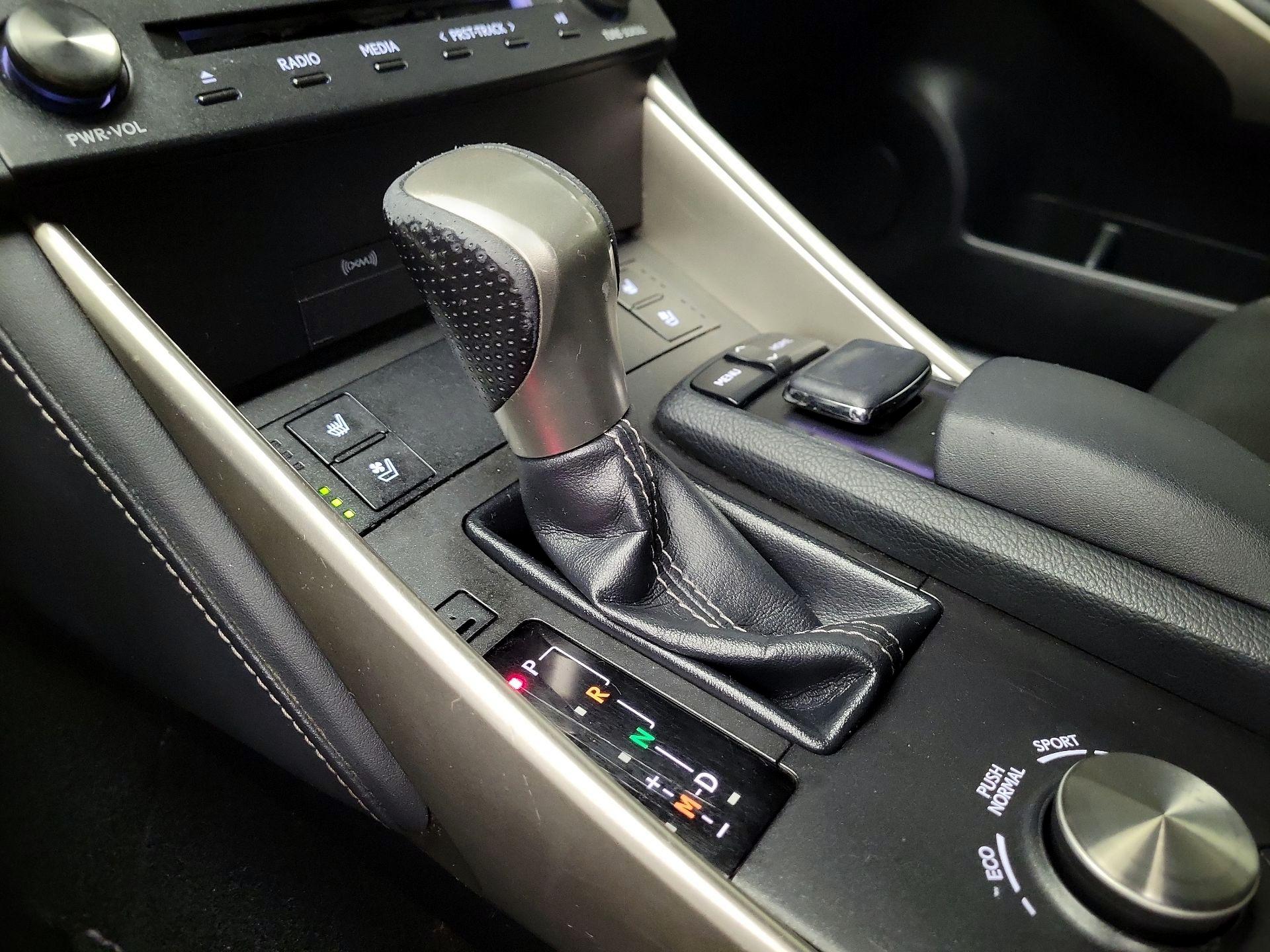 Thumbnail: 2015 Lexus IS - 17