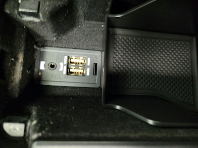 USB/AUX Ports