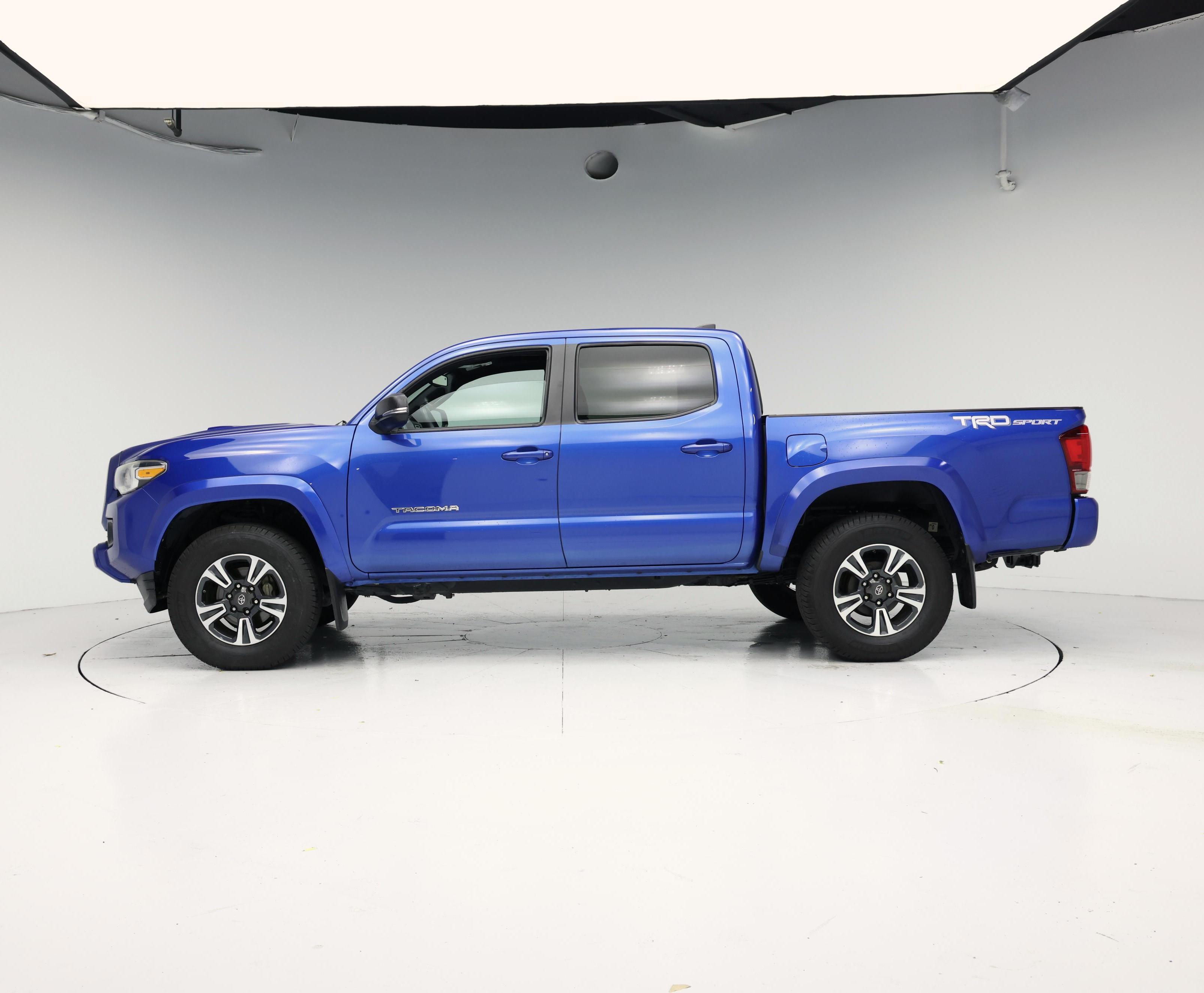 Thumbnail: 2017 Toyota Tacoma - 3