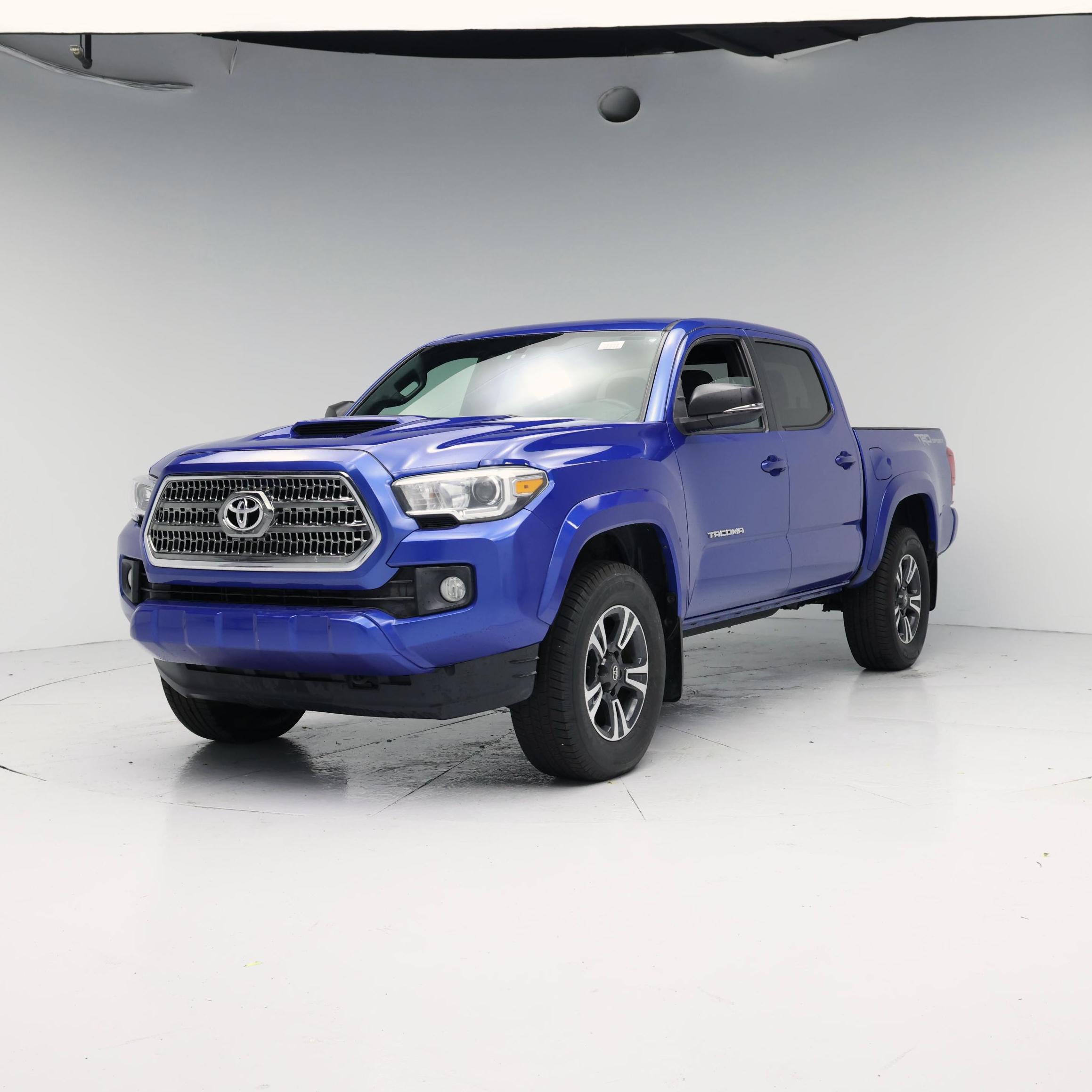 Thumbnail: 2017 Toyota Tacoma - 4