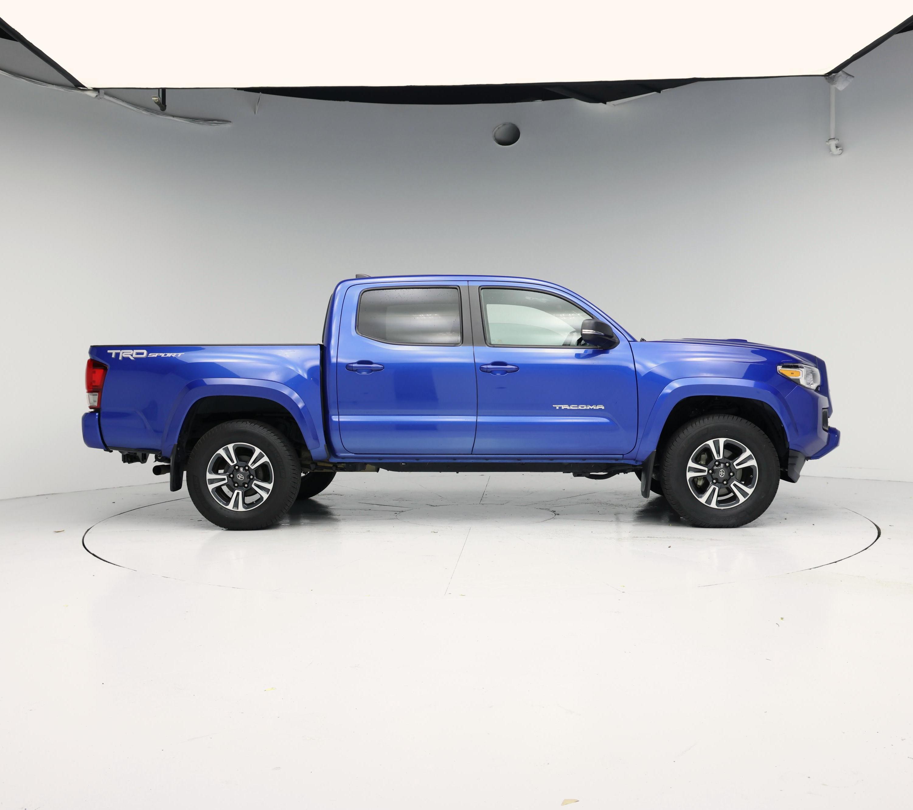 Thumbnail: 2017 Toyota Tacoma - 7