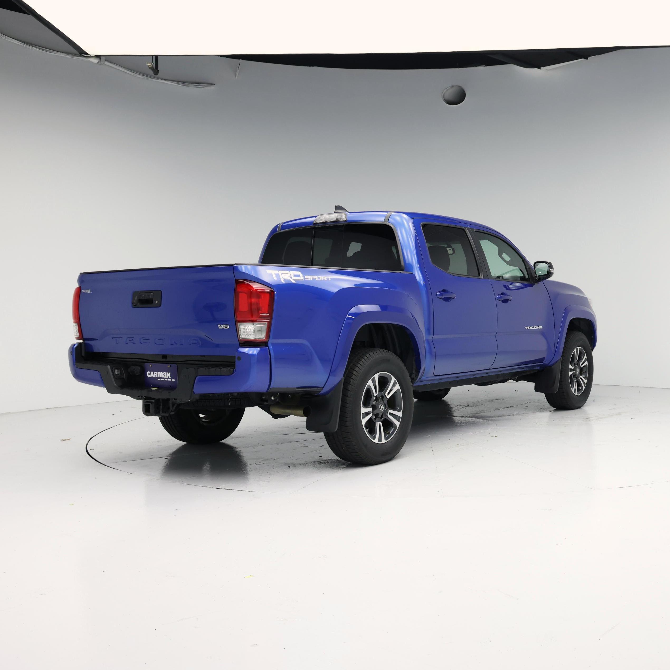 Thumbnail: 2017 Toyota Tacoma - 8