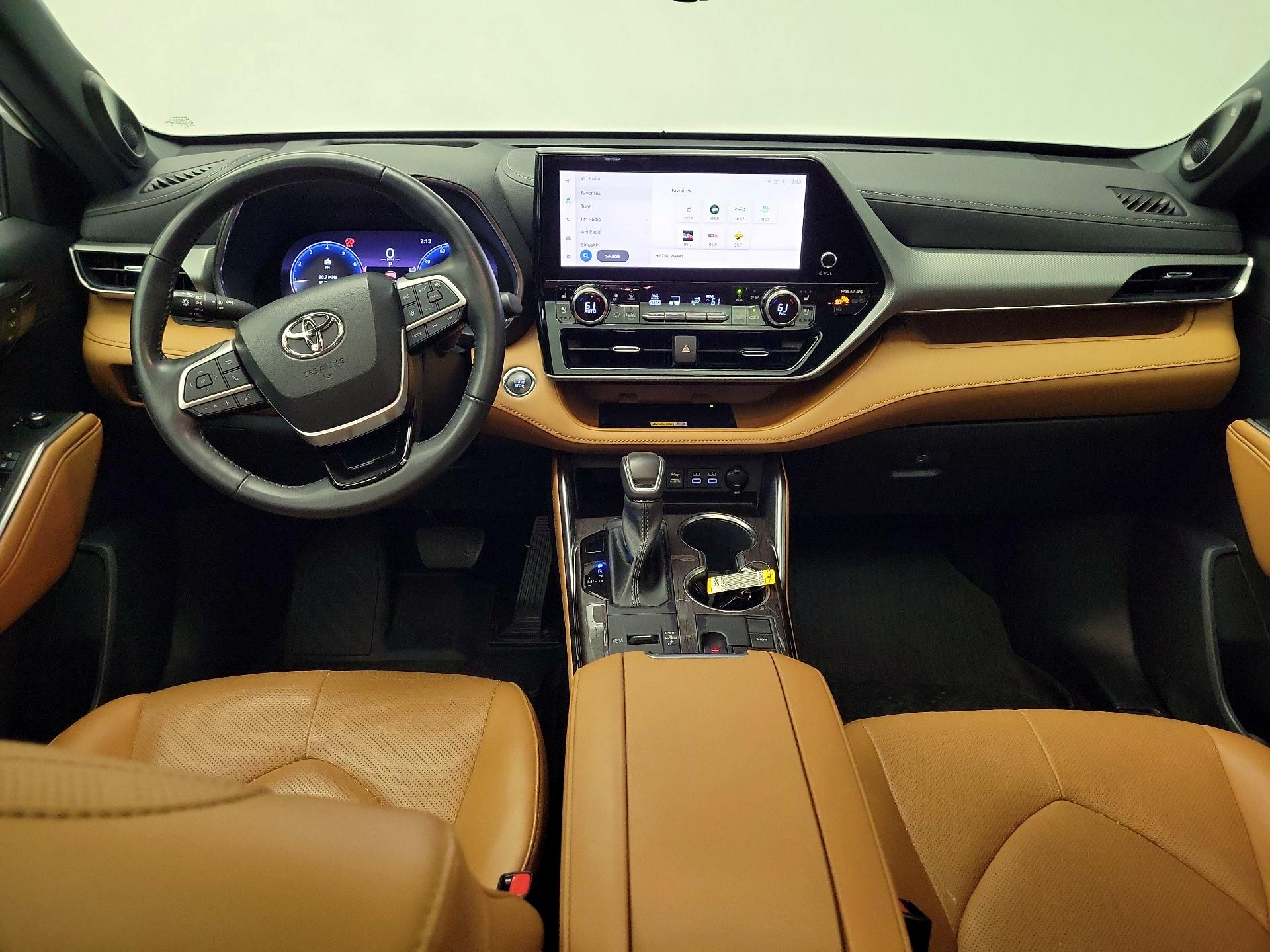 Thumbnail: 2023 Toyota Highlander - 9