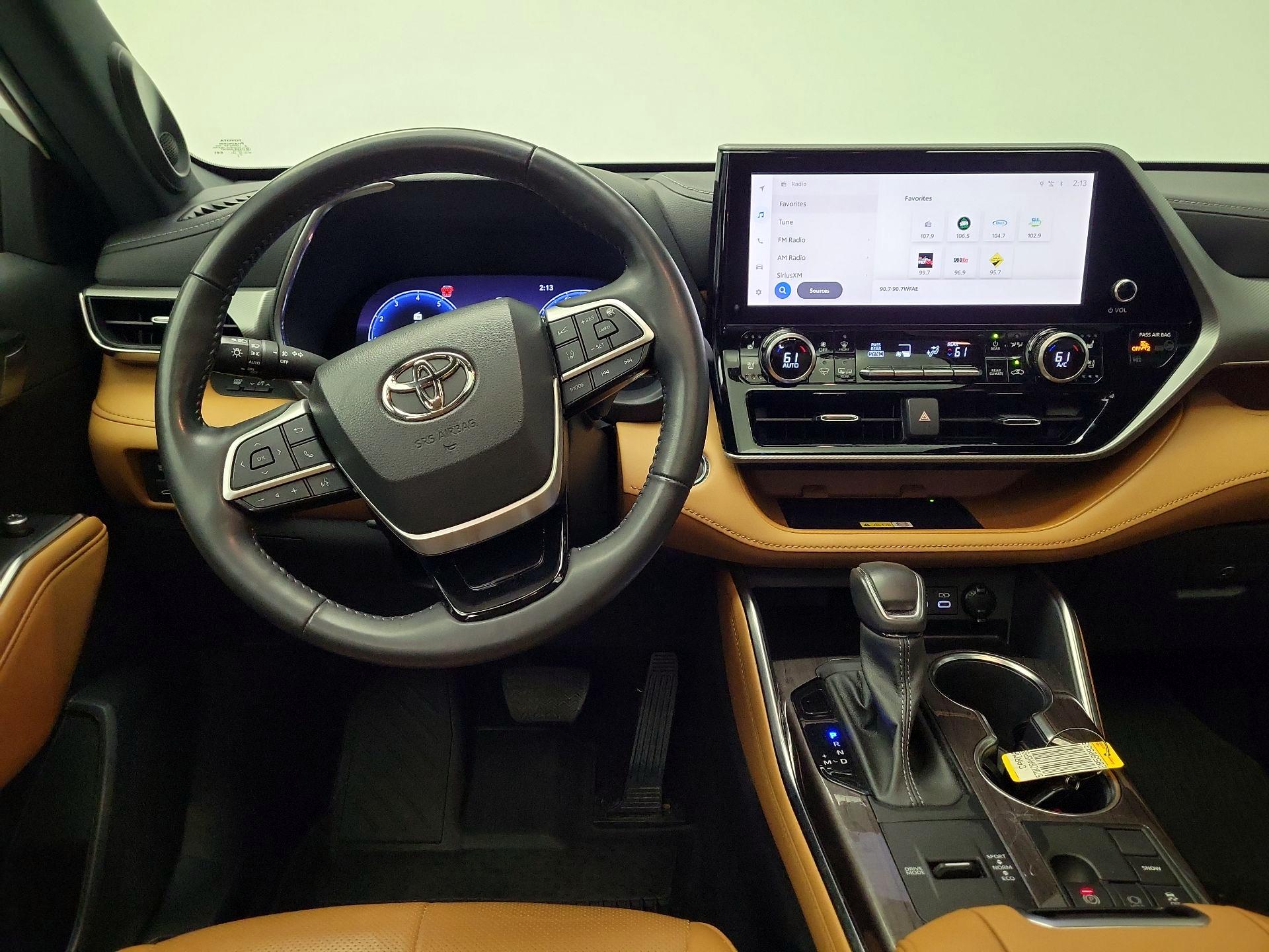 Thumbnail: 2023 Toyota Highlander - 10