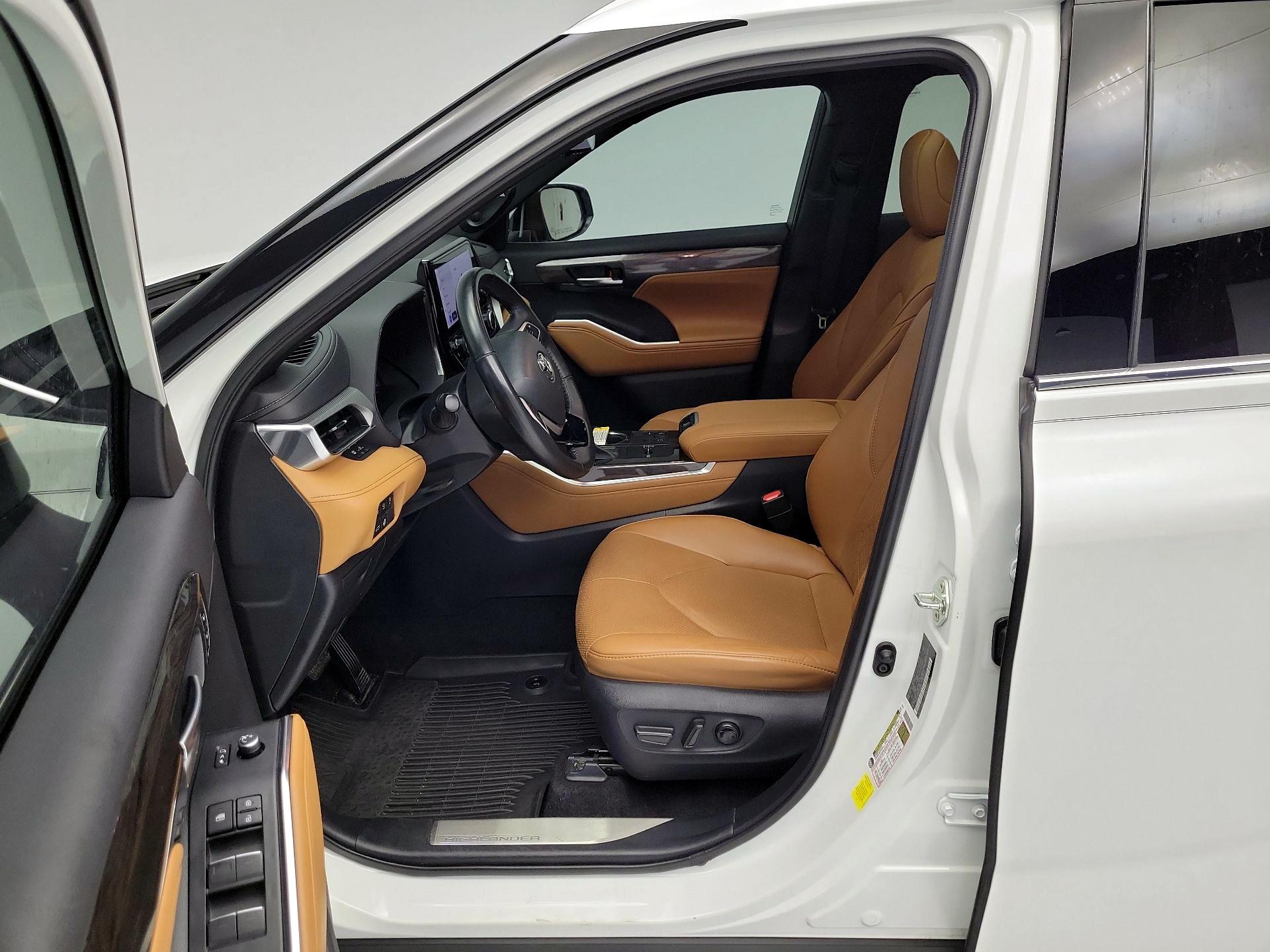 Thumbnail: 2023 Toyota Highlander - 11