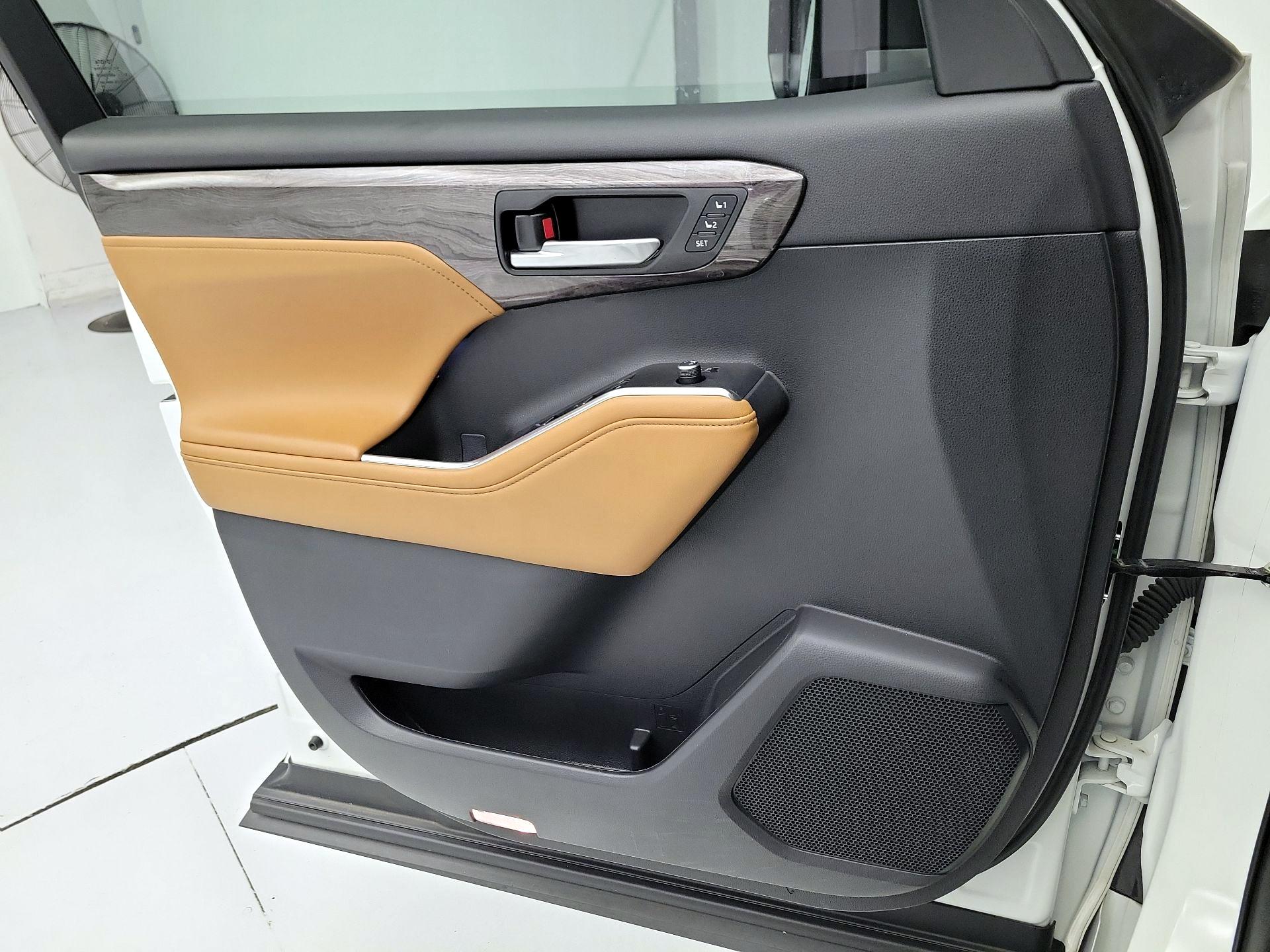 Thumbnail: 2023 Toyota Highlander - 12