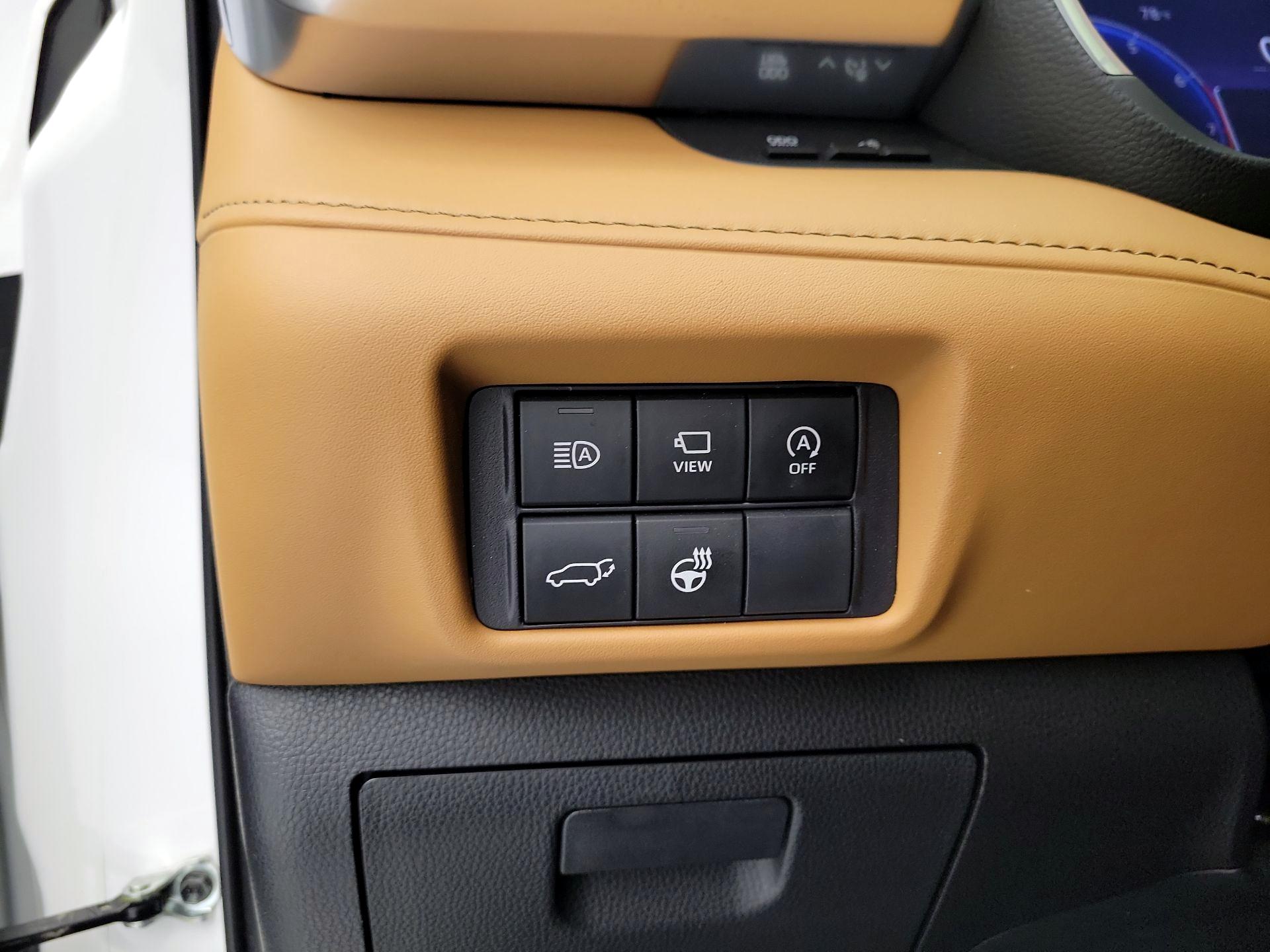 Thumbnail: 2023 Toyota Highlander - 13