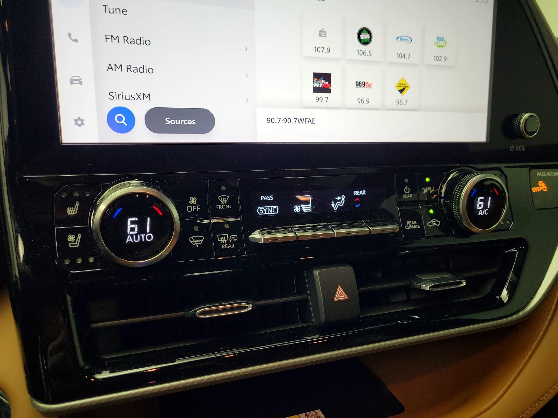 Thumbnail: 2023 Toyota Highlander - 16