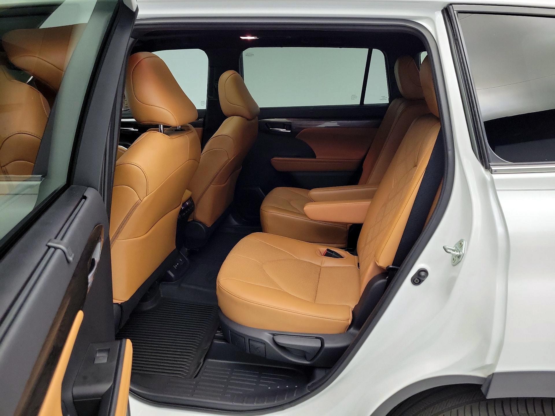 Thumbnail: 2023 Toyota Highlander - 20