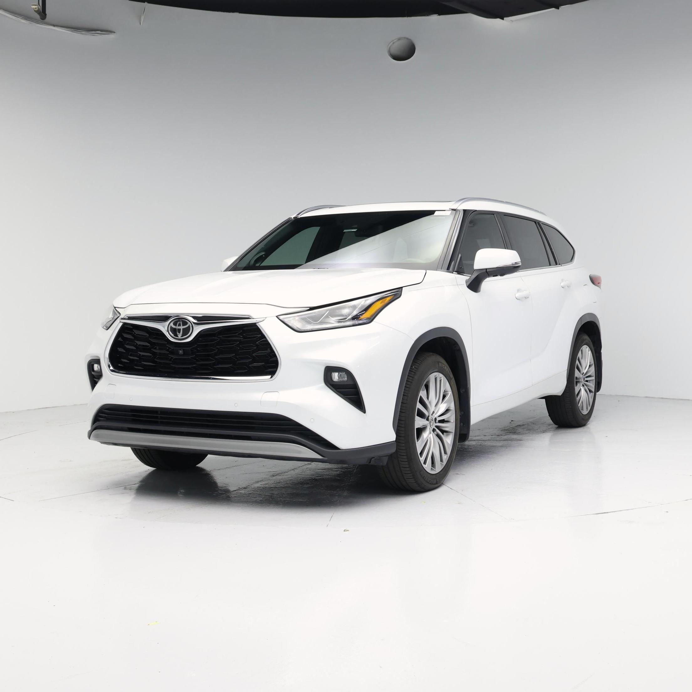 Thumbnail: 2023 Toyota Highlander - 4