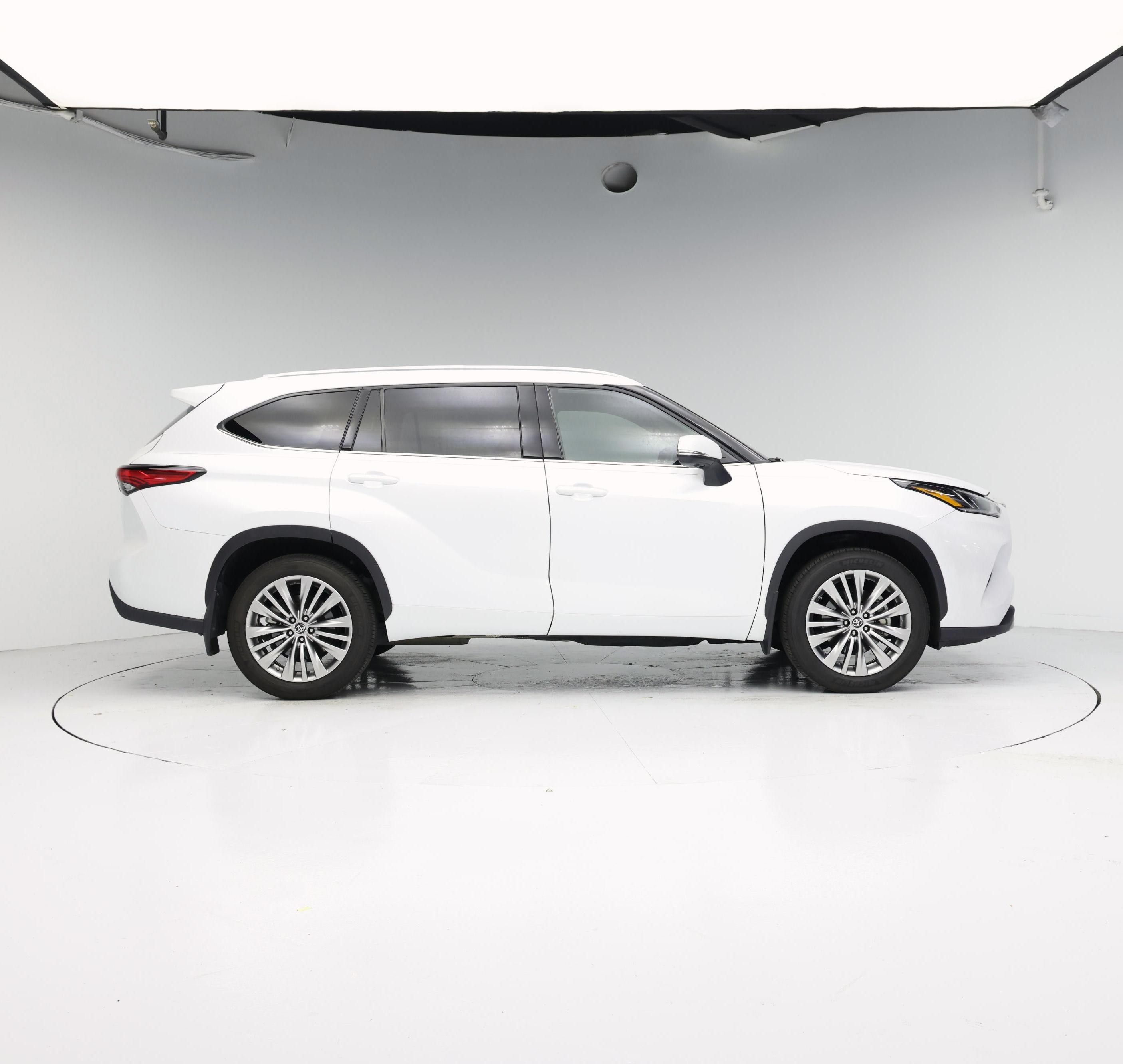 Thumbnail: 2023 Toyota Highlander - 7