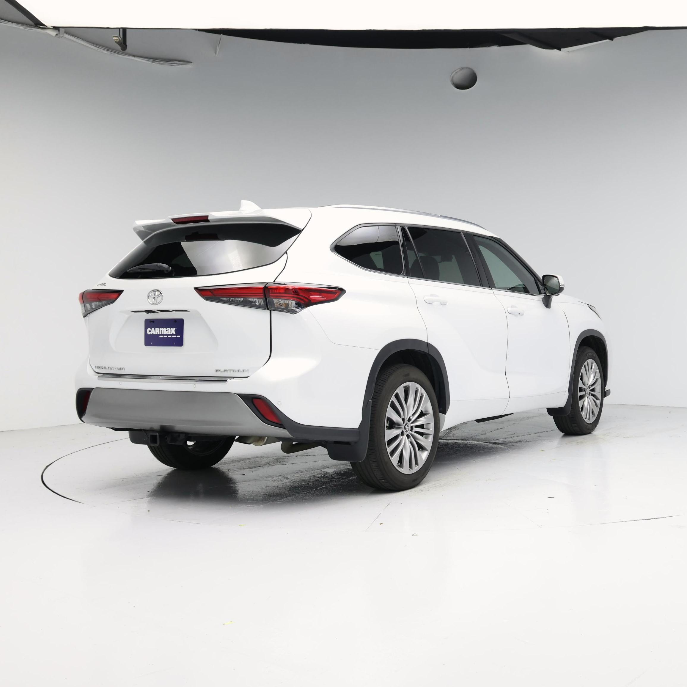 Thumbnail: 2023 Toyota Highlander - 8