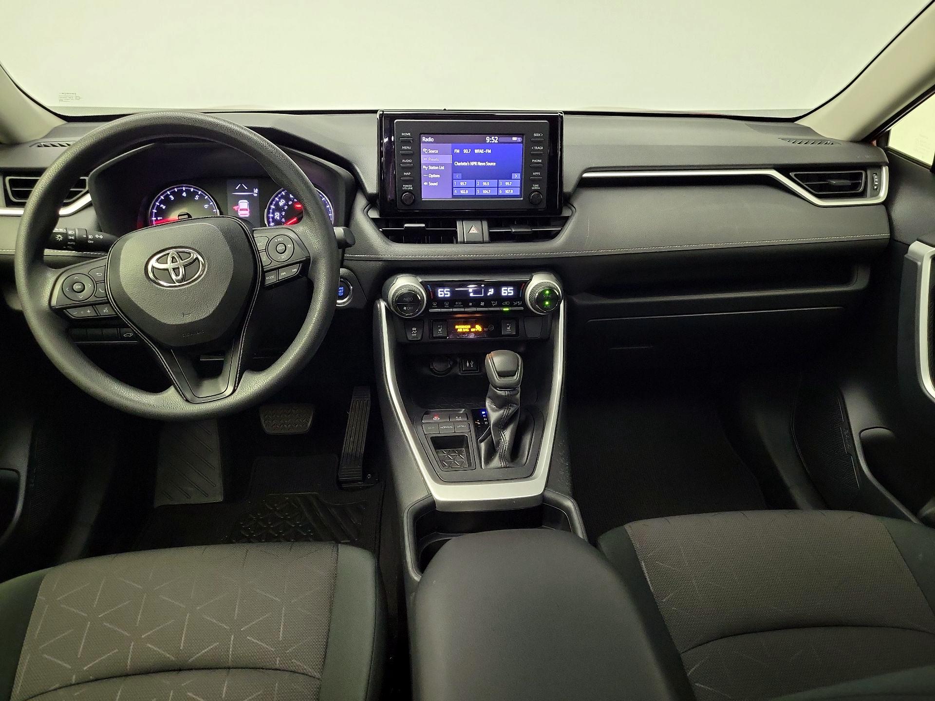 Thumbnail: 2019 Toyota RAV4 - 9
