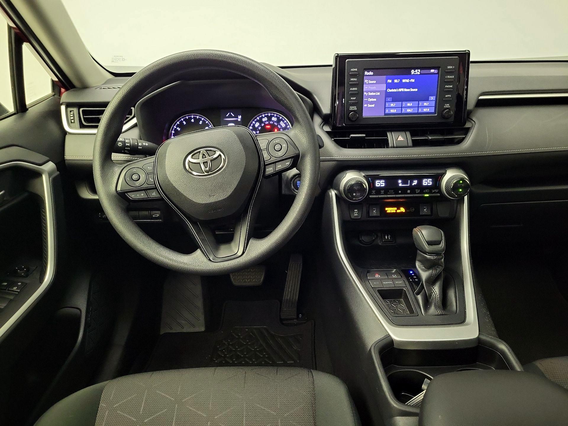 Thumbnail: 2019 Toyota RAV4 - 10