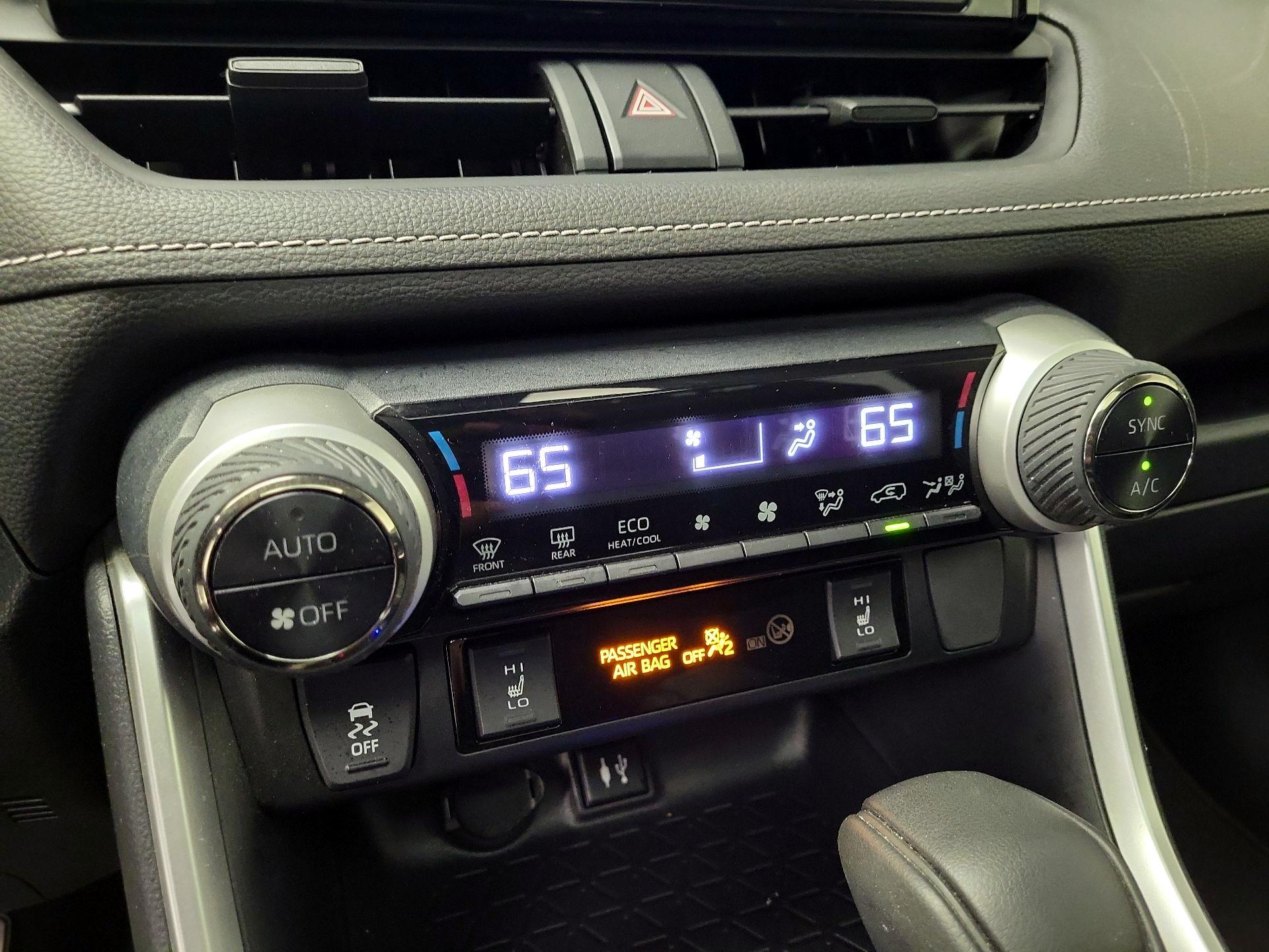 Thumbnail: 2019 Toyota RAV4 - 16