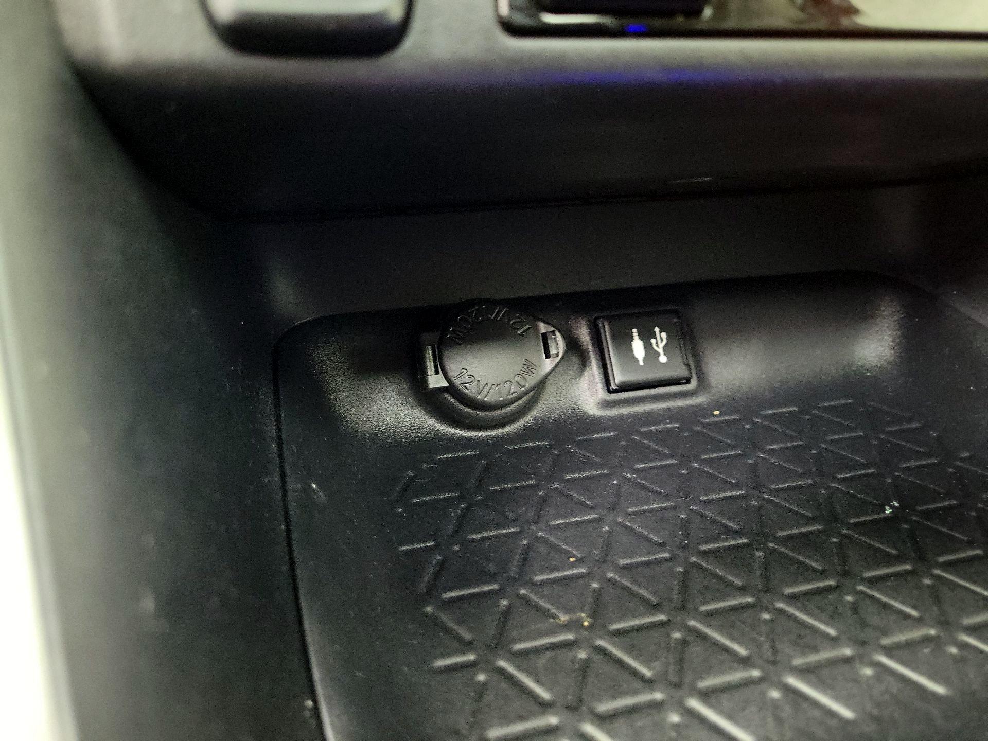 Thumbnail: 2019 Toyota RAV4 - 18