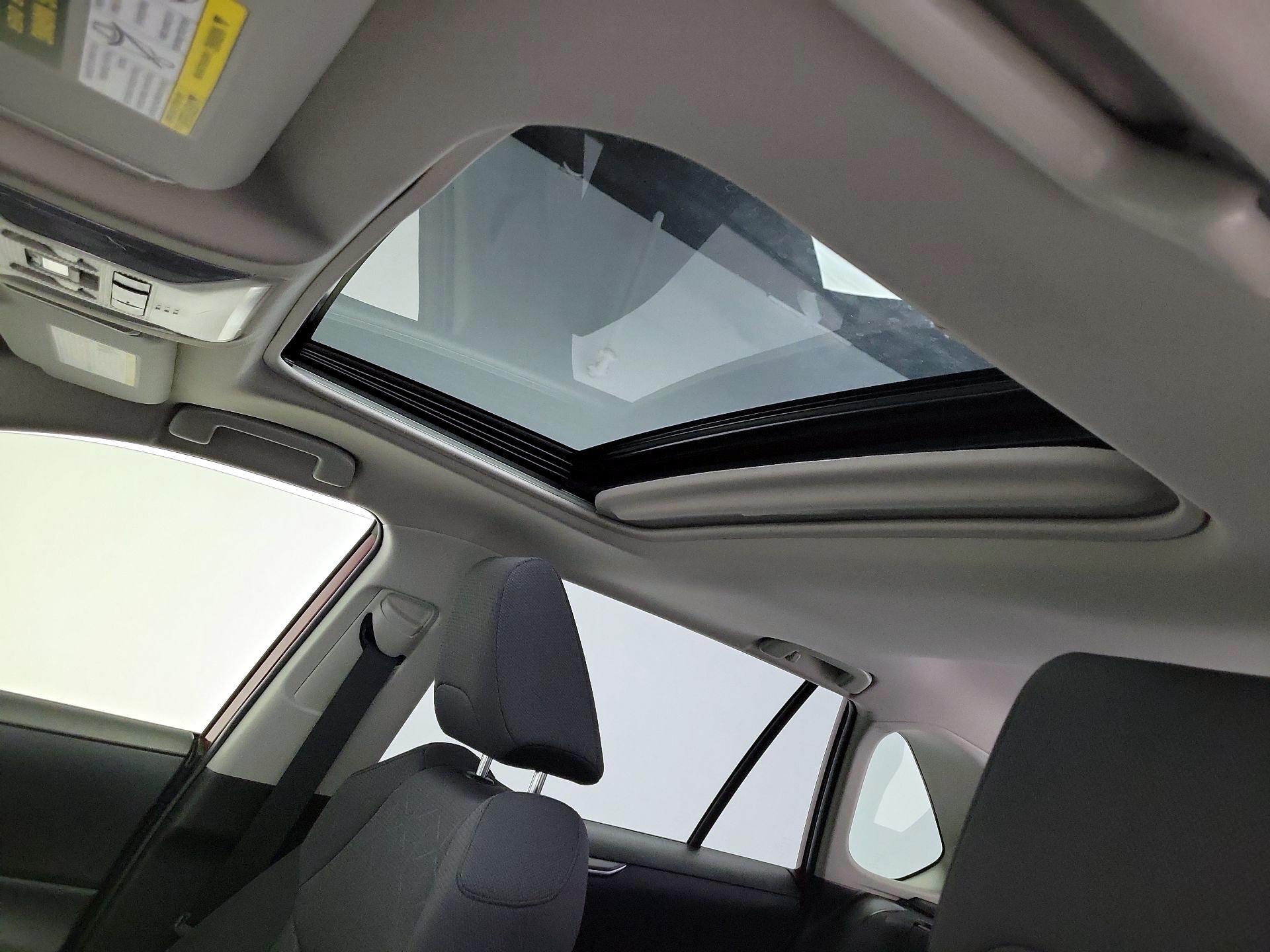 Thumbnail: 2019 Toyota RAV4 - 19