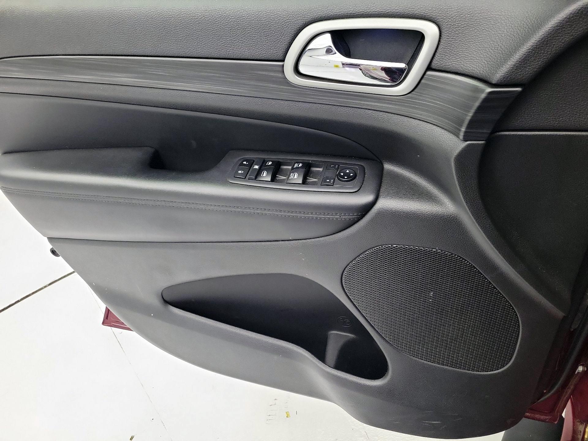 Thumbnail: 2019 Jeep Grand Cherokee - 12