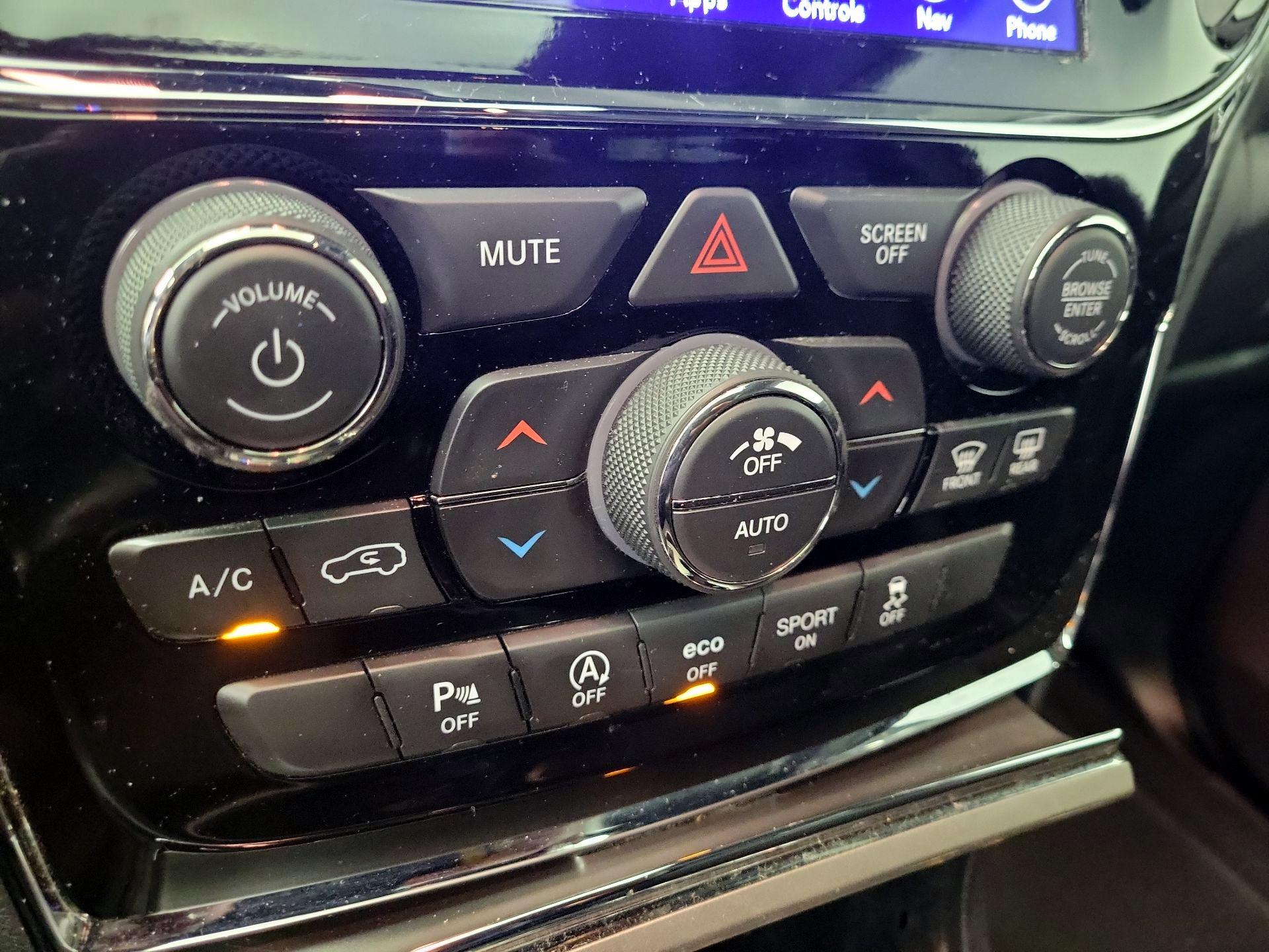 Thumbnail: 2019 Jeep Grand Cherokee - 17