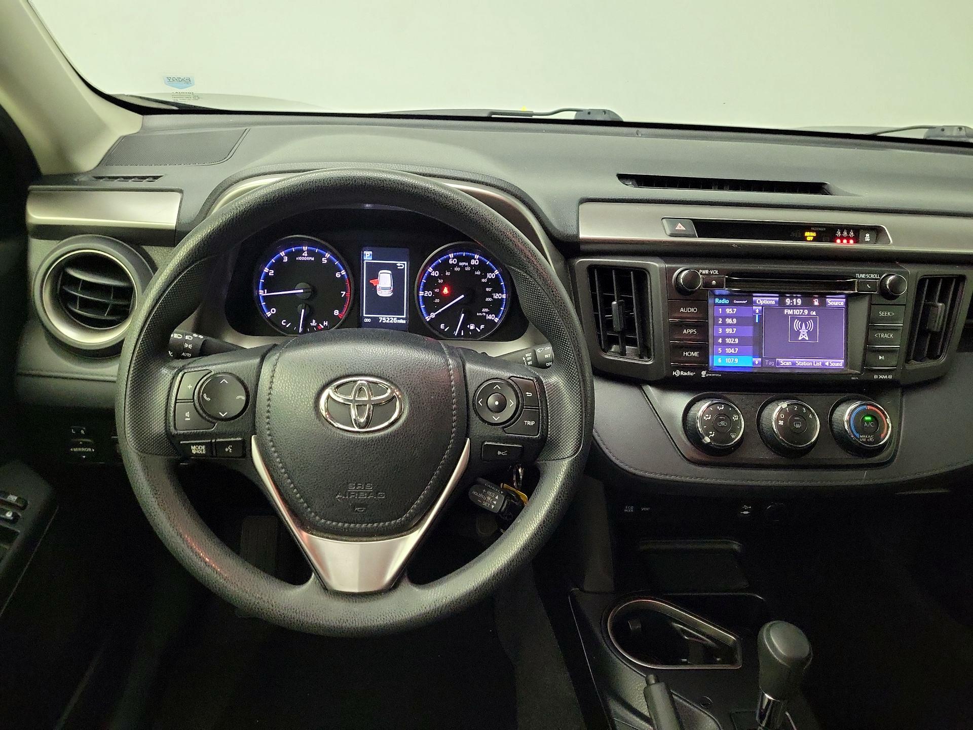 Thumbnail: 2017 Toyota RAV4 - 10
