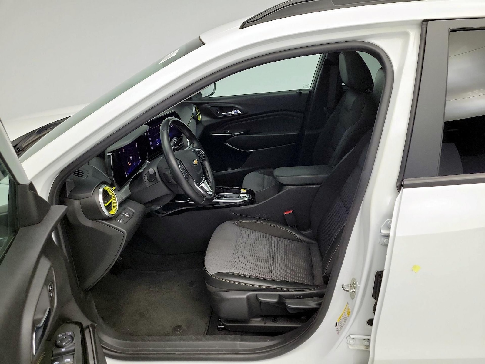 2024 Chevrolet Trax LT - Photo 12
