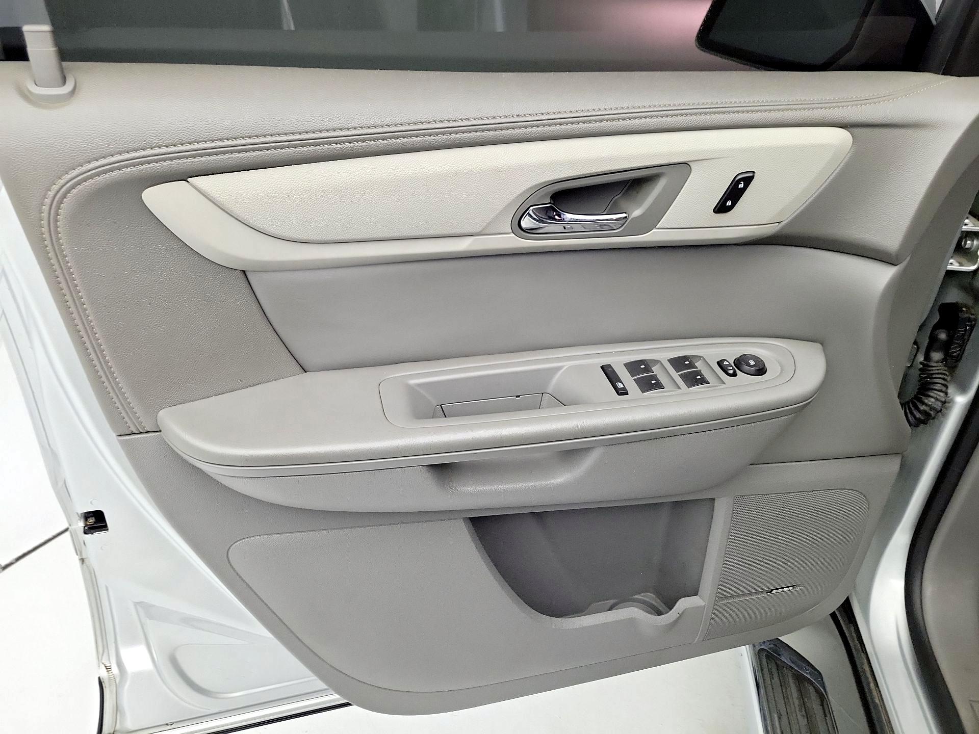 Thumbnail: 2015 Chevrolet Traverse - 12