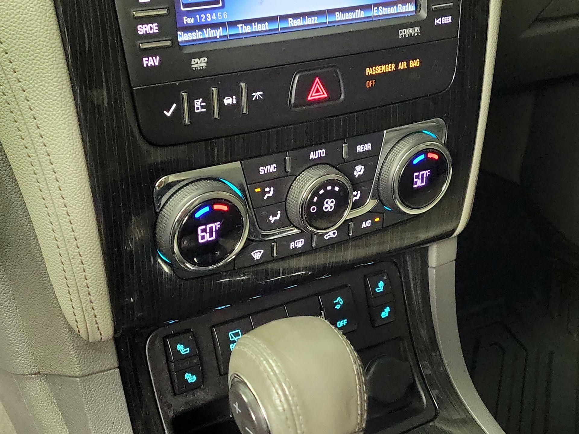 Thumbnail: 2015 Chevrolet Traverse - 16