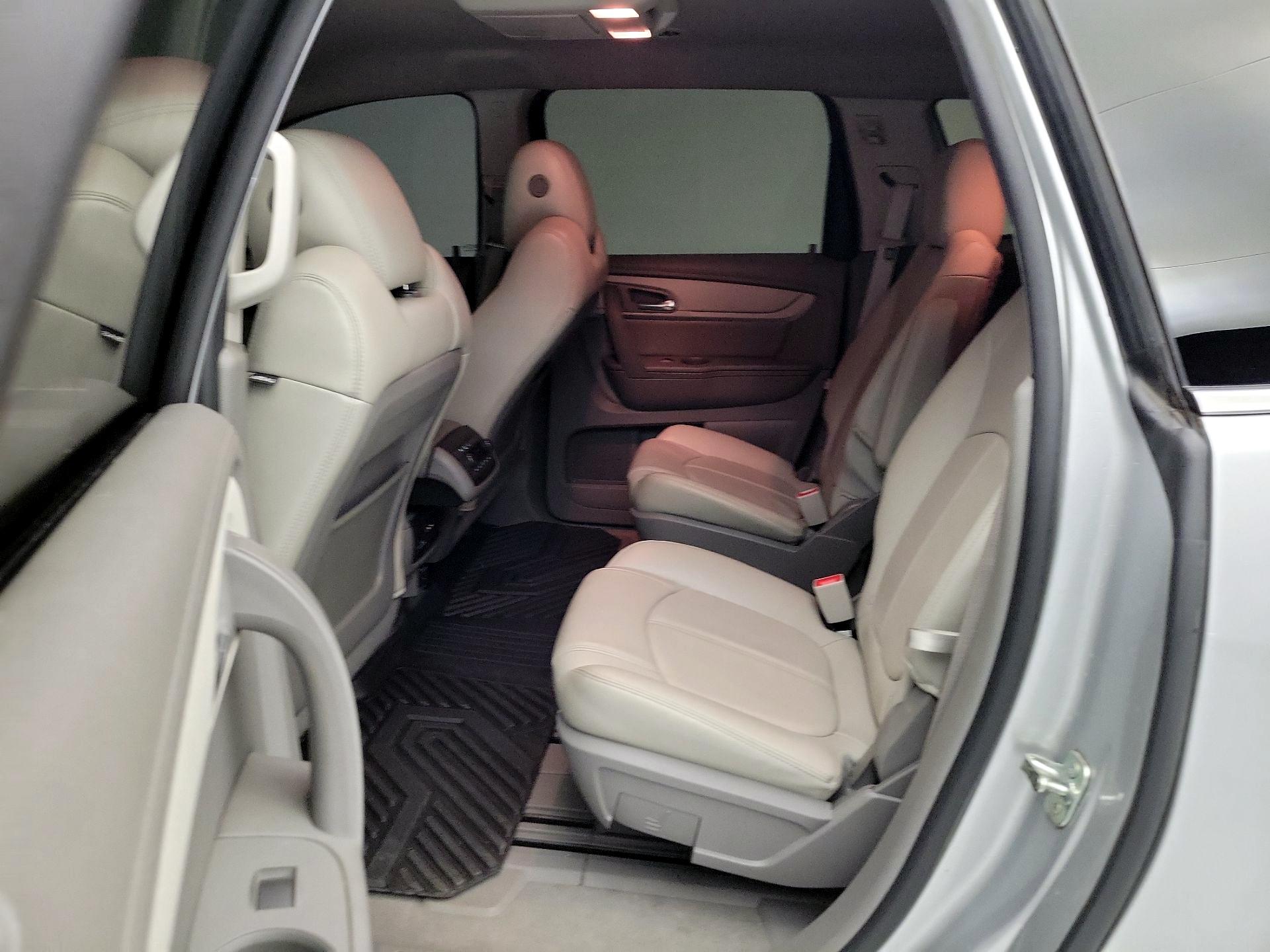 Thumbnail: 2015 Chevrolet Traverse - 19