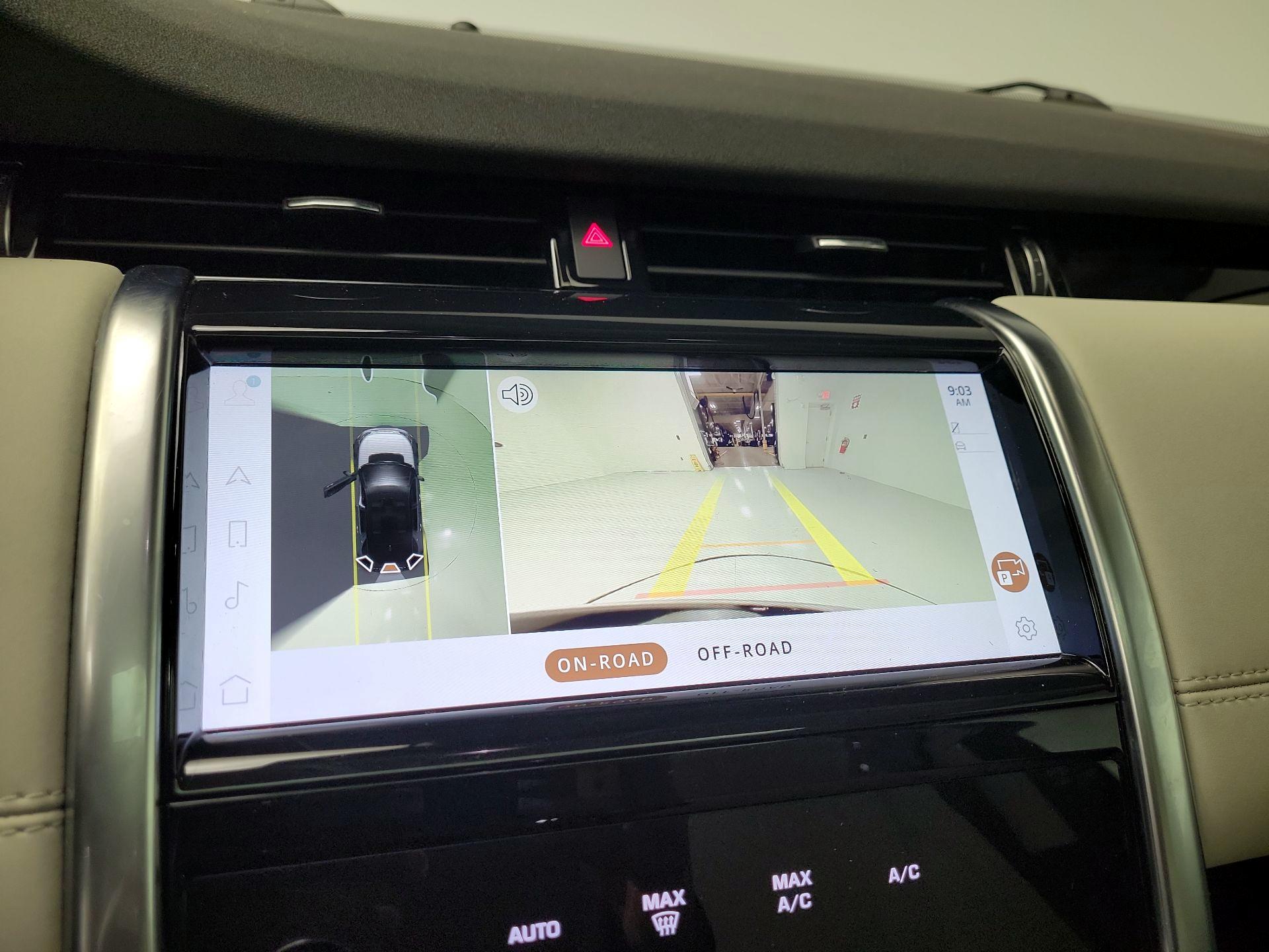 Thumbnail: 2021 Land Rover Discovery Sport - 15