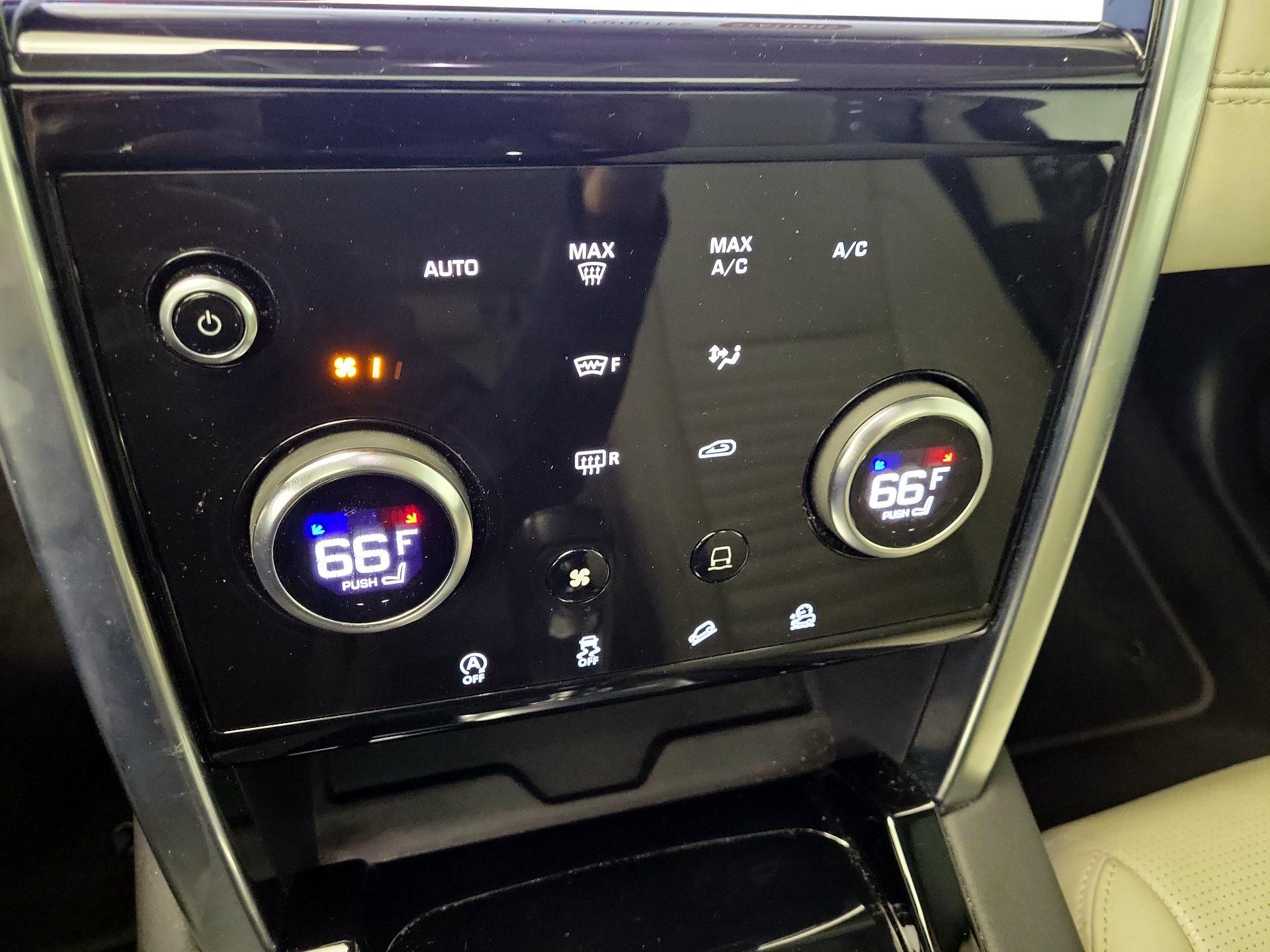 Thumbnail: 2021 Land Rover Discovery Sport - 17