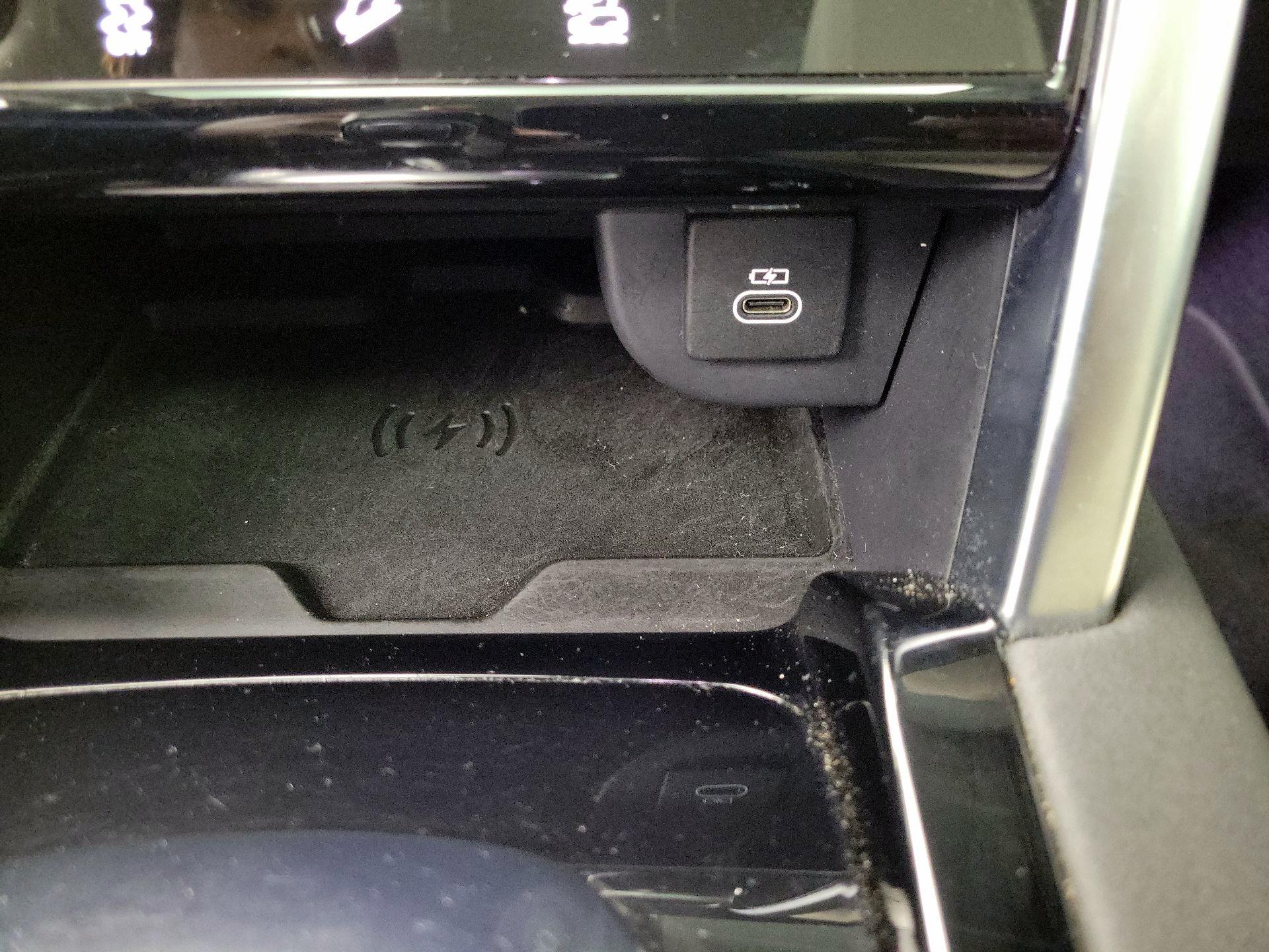 Thumbnail: 2021 Land Rover Discovery Sport - 19