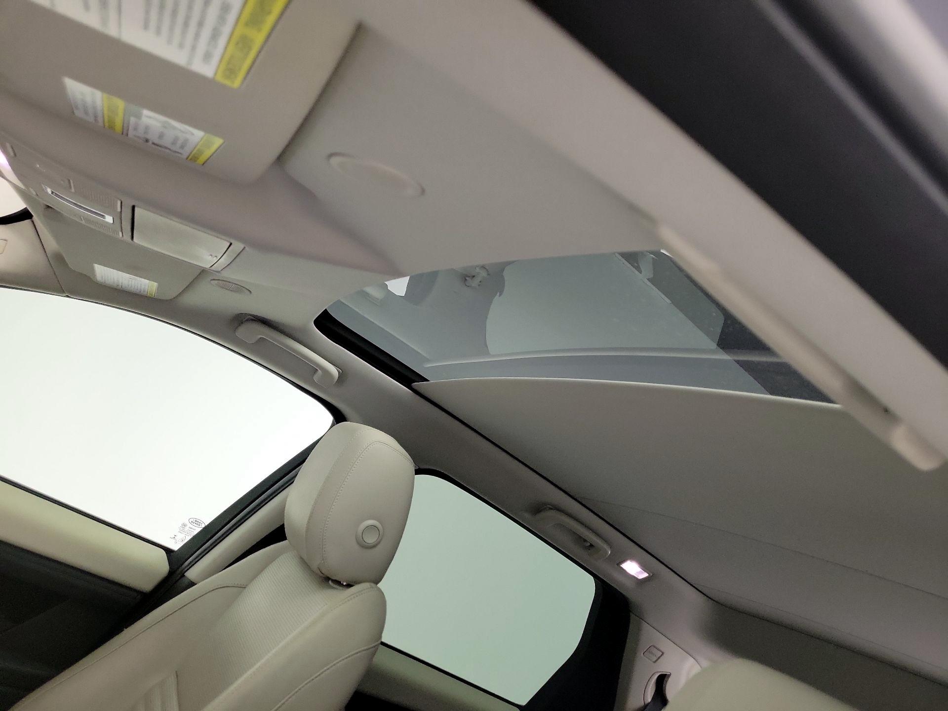 Thumbnail: 2021 Land Rover Discovery Sport - 20