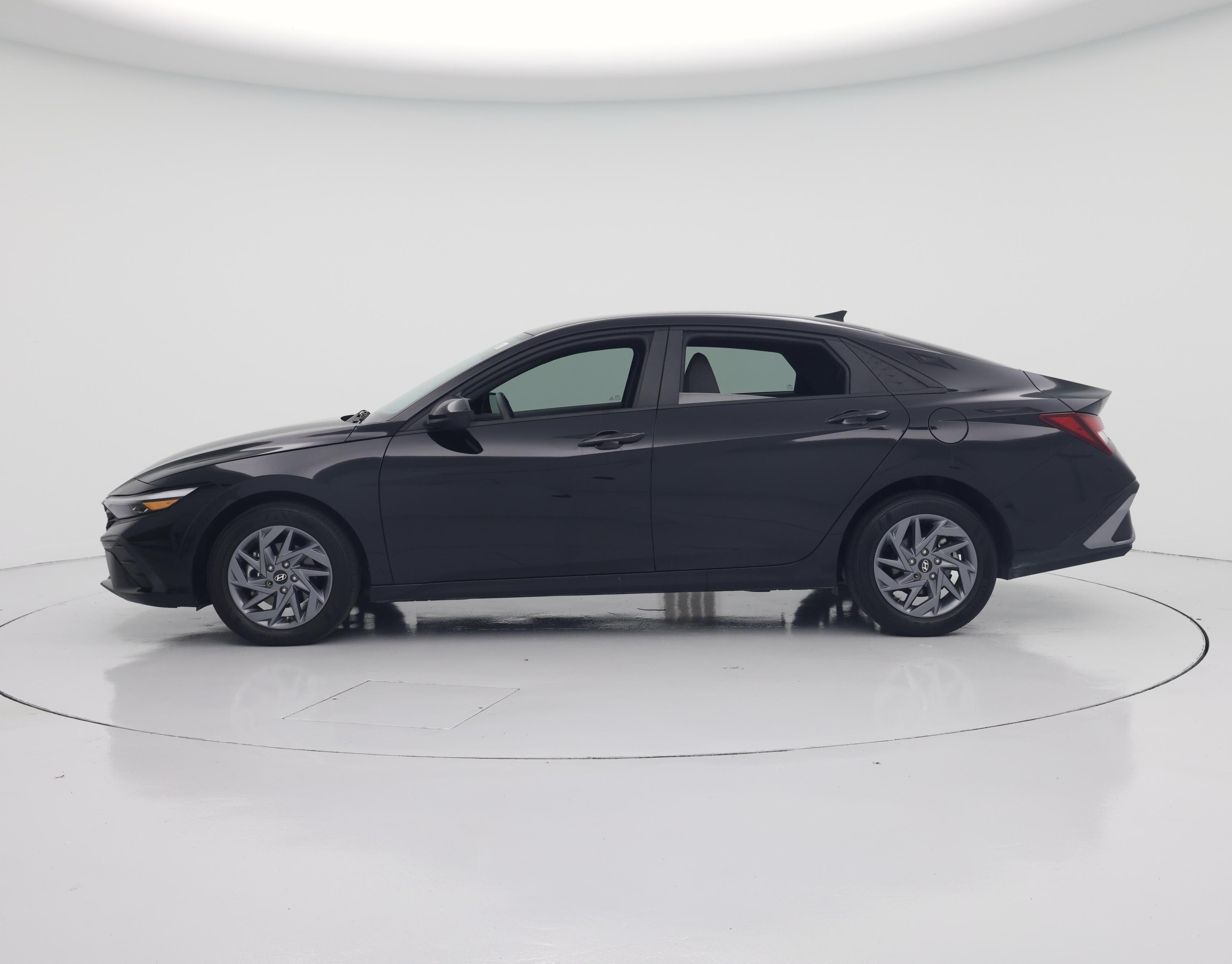 Thumbnail: 2024 Hyundai Elantra - 3