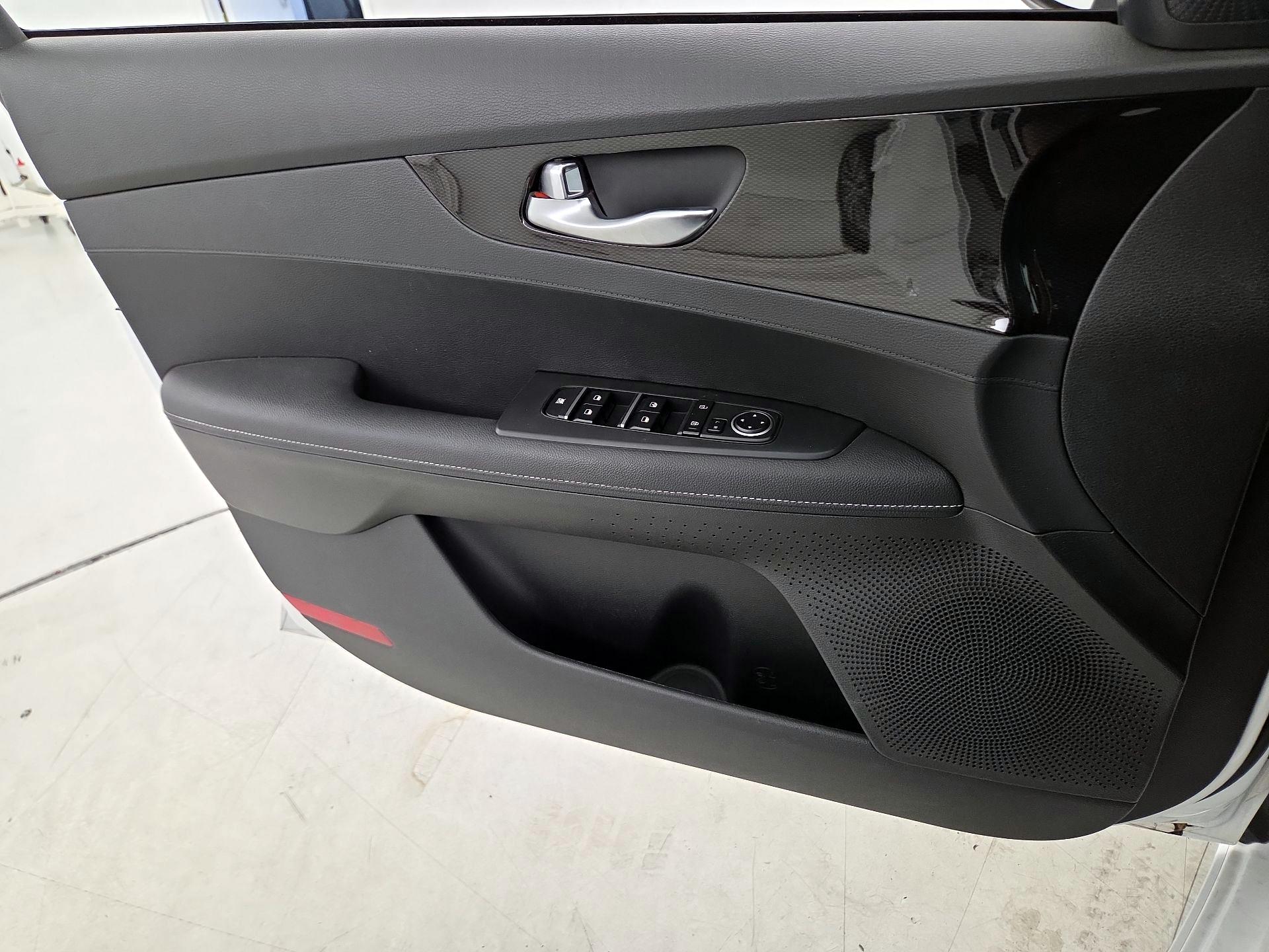 Thumbnail: 2023 Kia Forte - 12