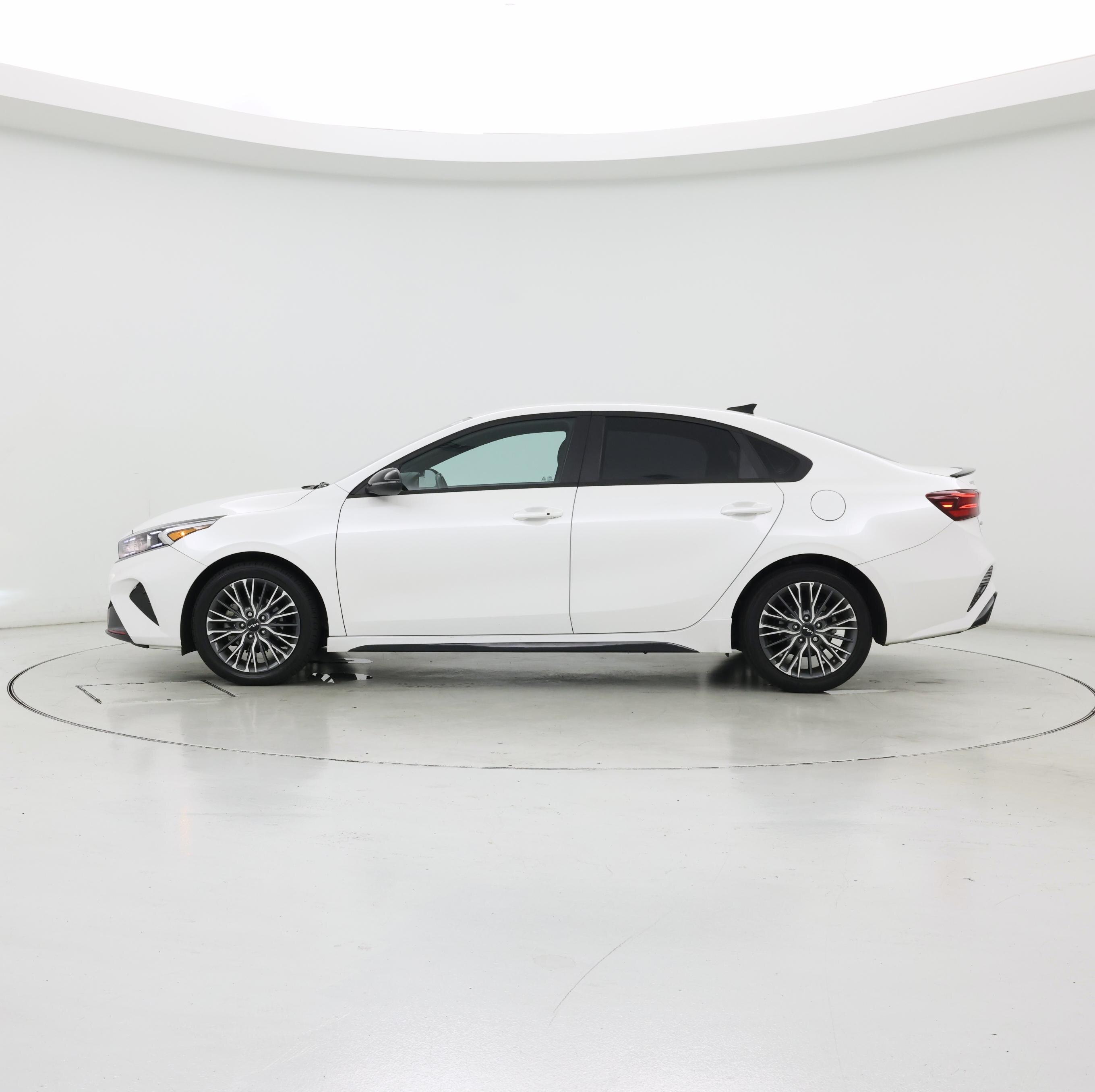Thumbnail: 2023 Kia Forte - 3
