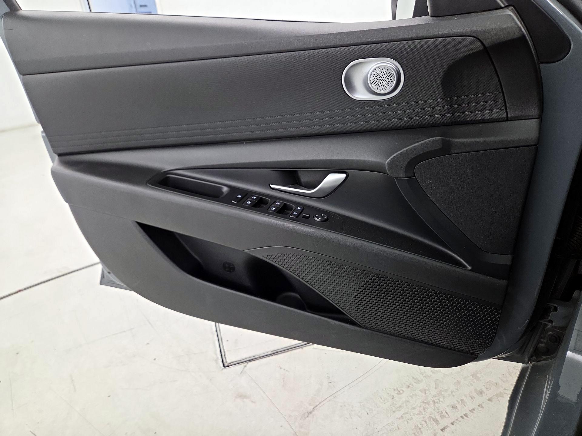 Thumbnail: 2023 Hyundai Elantra - 12