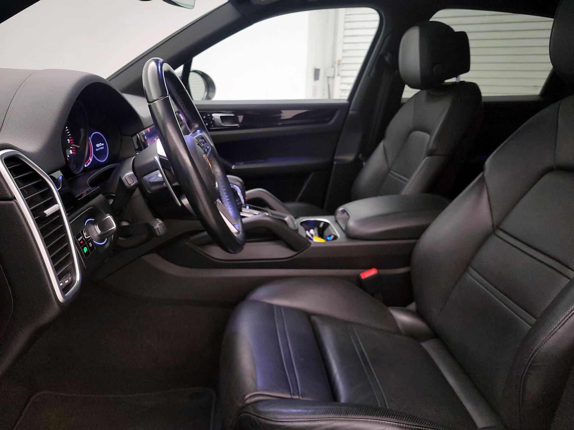 Thumbnail: 2020 Porsche Cayenne - 11