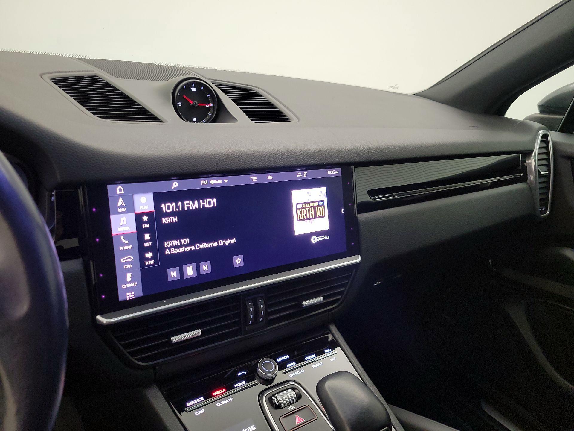 Thumbnail: 2020 Porsche Cayenne - 16