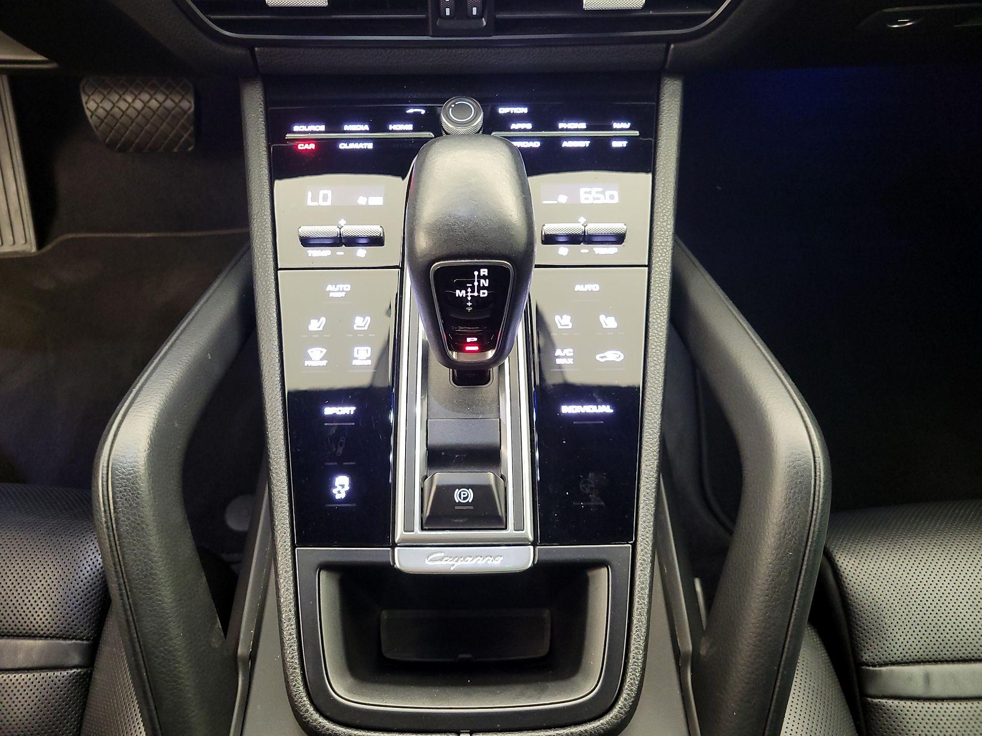 Thumbnail: 2020 Porsche Cayenne - 18