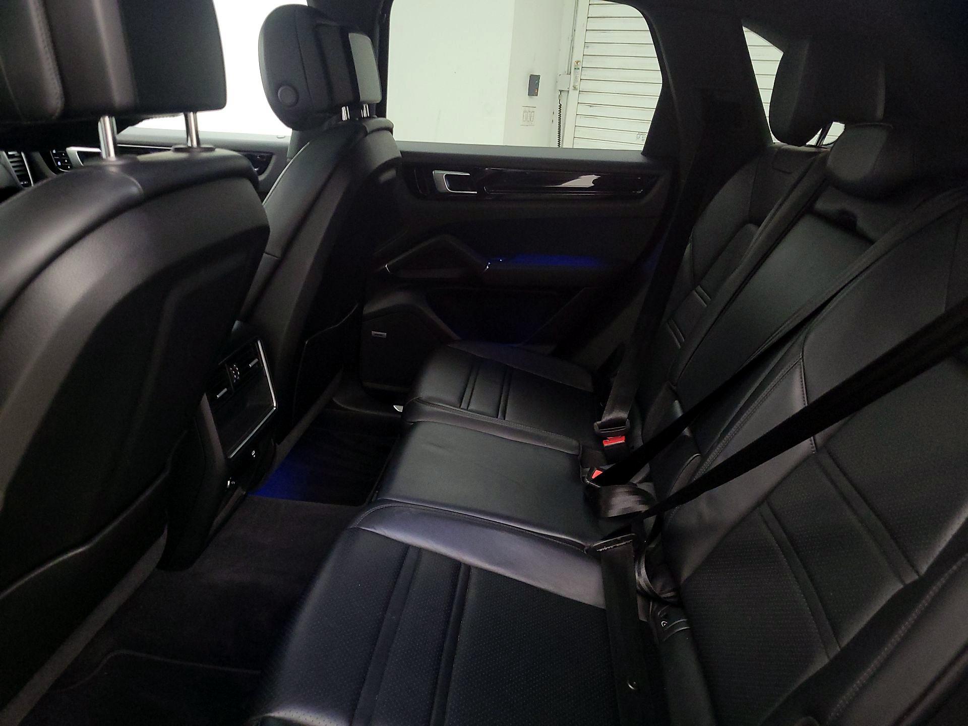 Thumbnail: 2020 Porsche Cayenne - 20