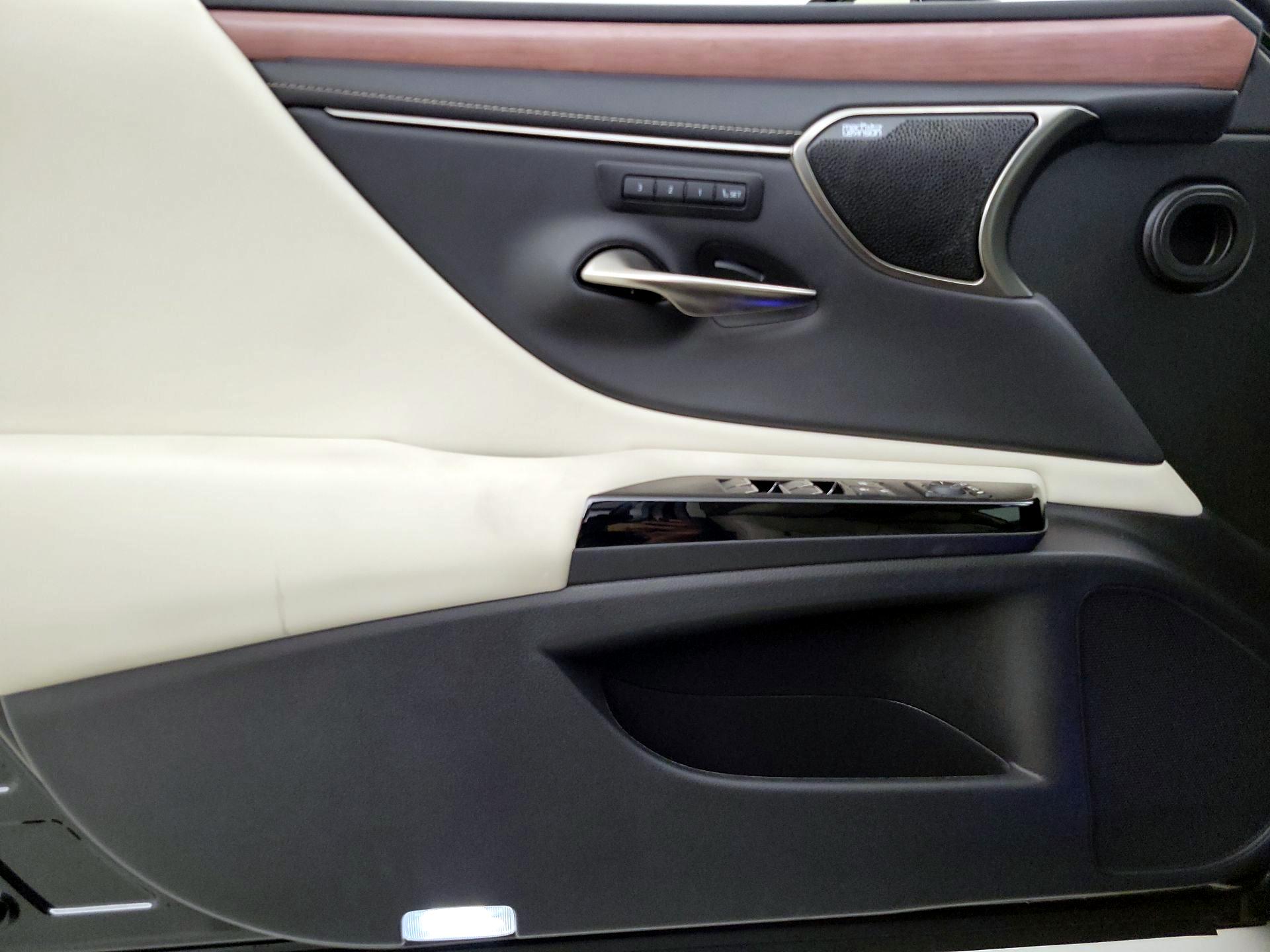 Thumbnail: 2025 Lexus ES - 12