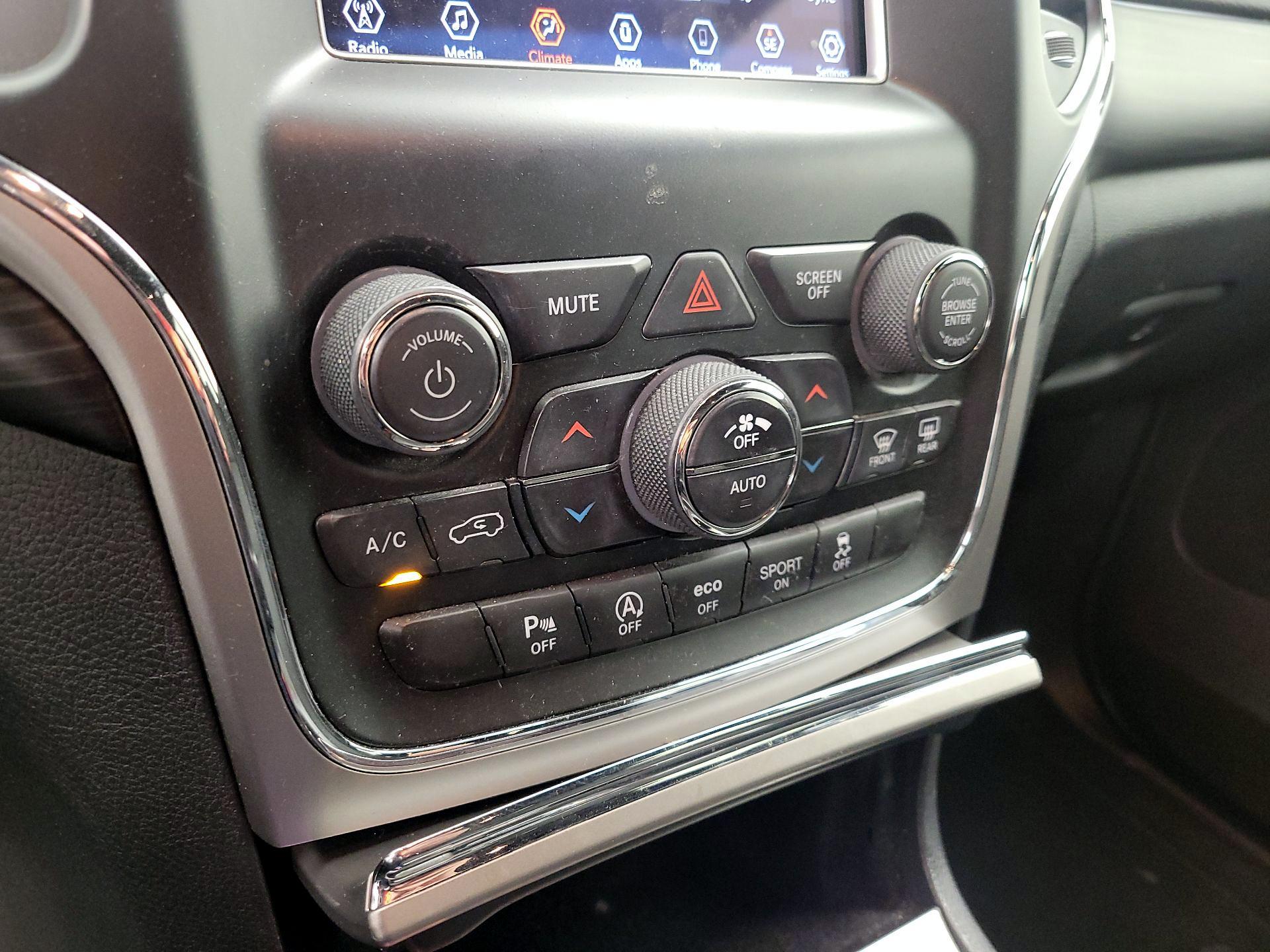 Thumbnail: 2019 Jeep Grand Cherokee - 16