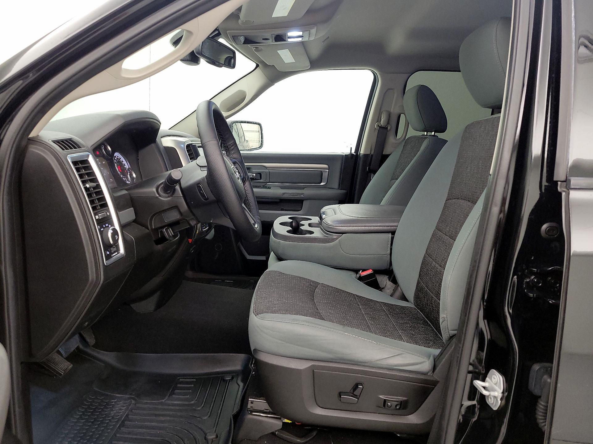 Thumbnail: 2019 RAM 1500 Classic - 11